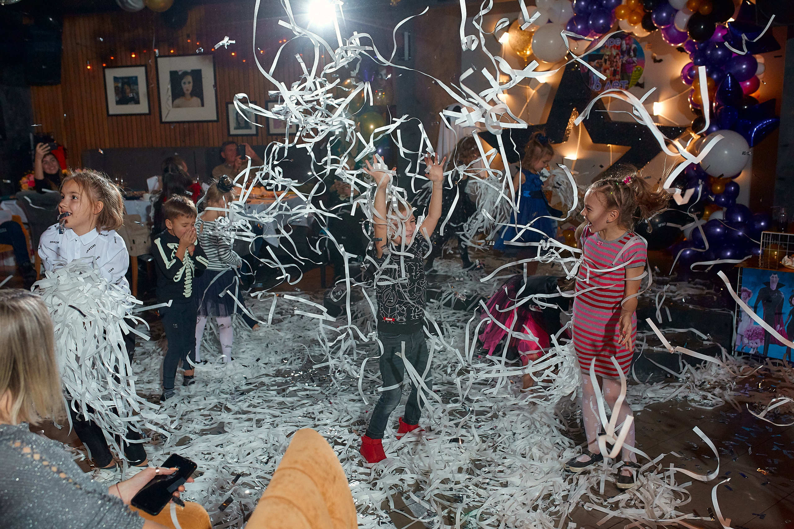 День Рождения Киры в стиле семейки Адамс. Фотограф Валерий Савиовский