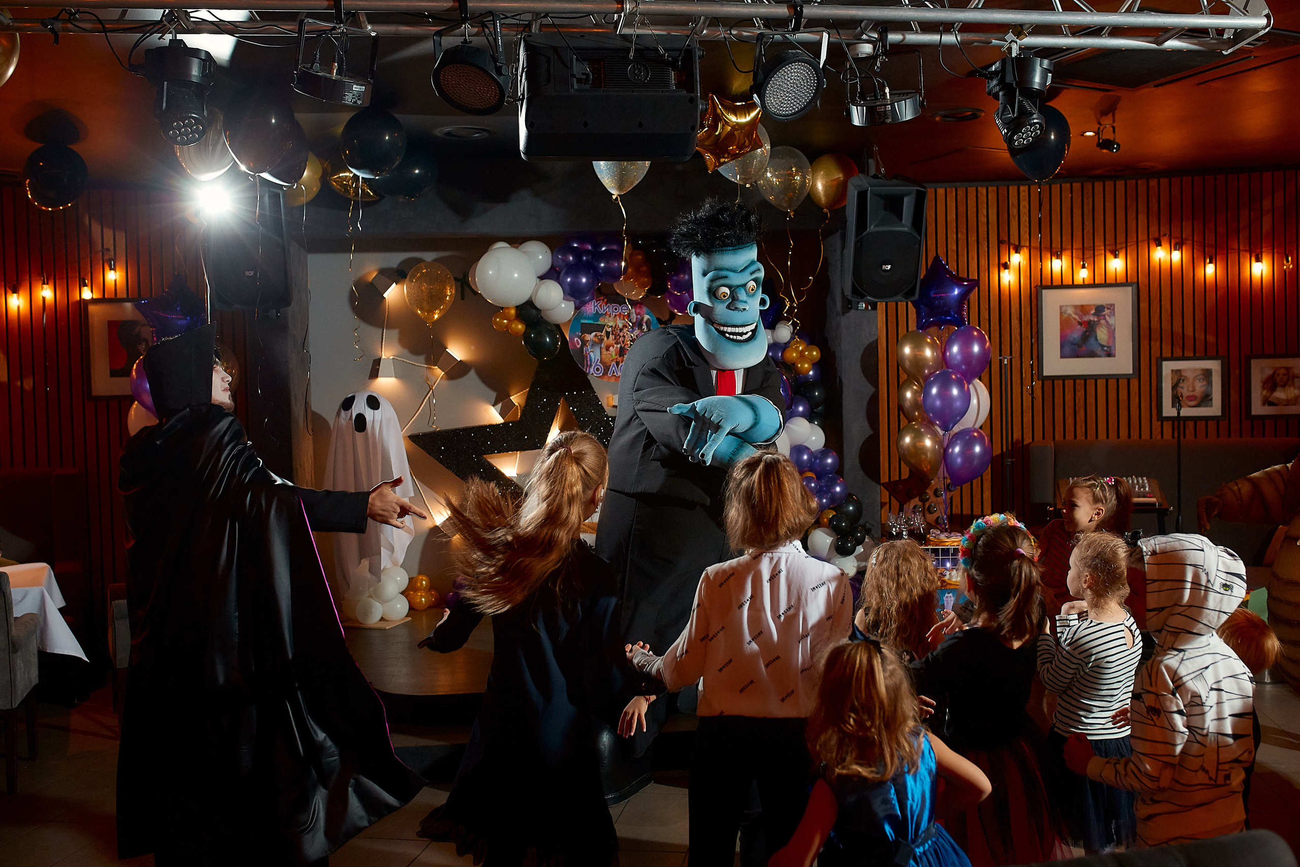 День Рождения Киры в стиле семейки Адамс. Фотограф Валерий Савиовский