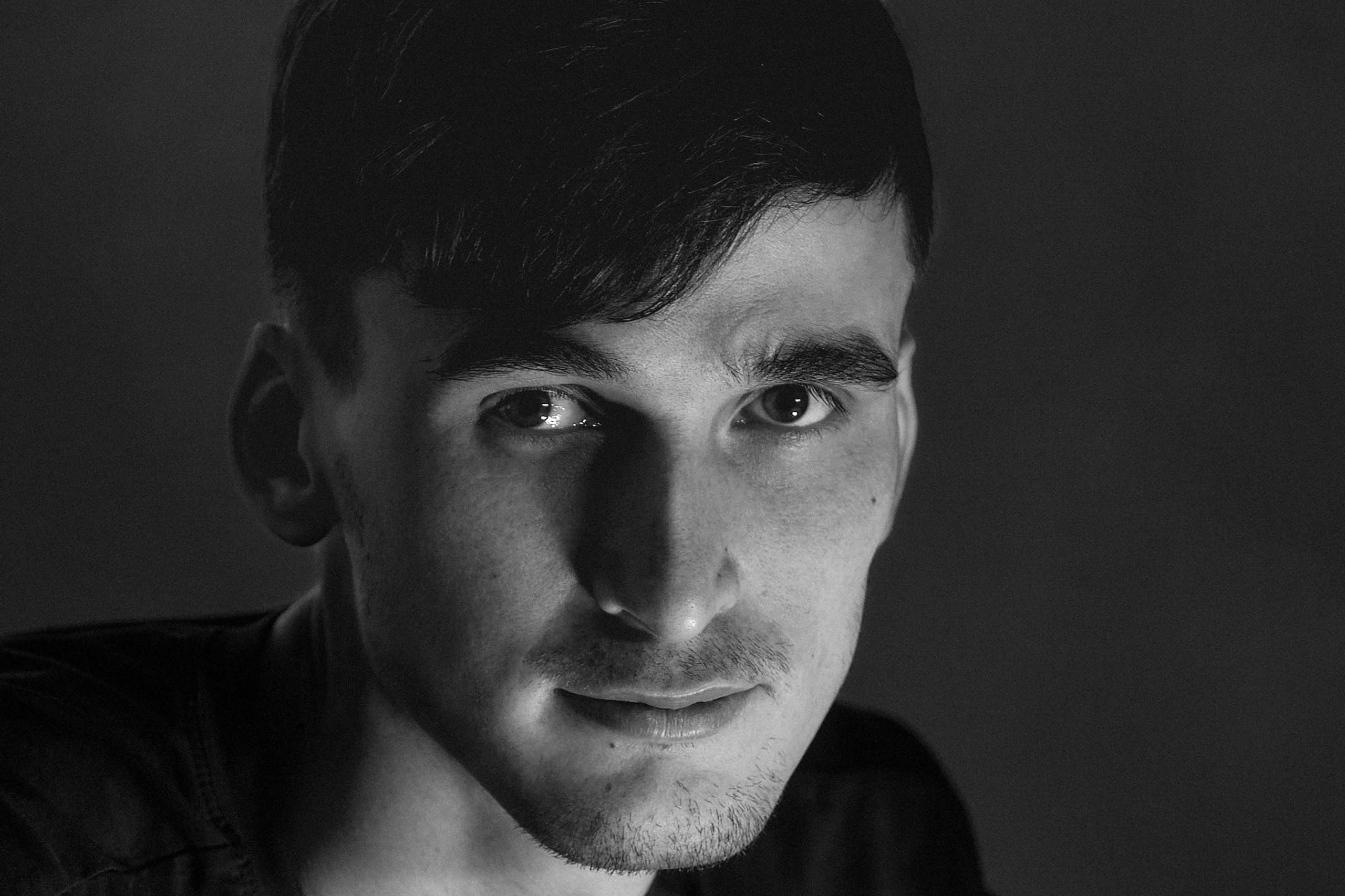 Мужская фотосессия дома