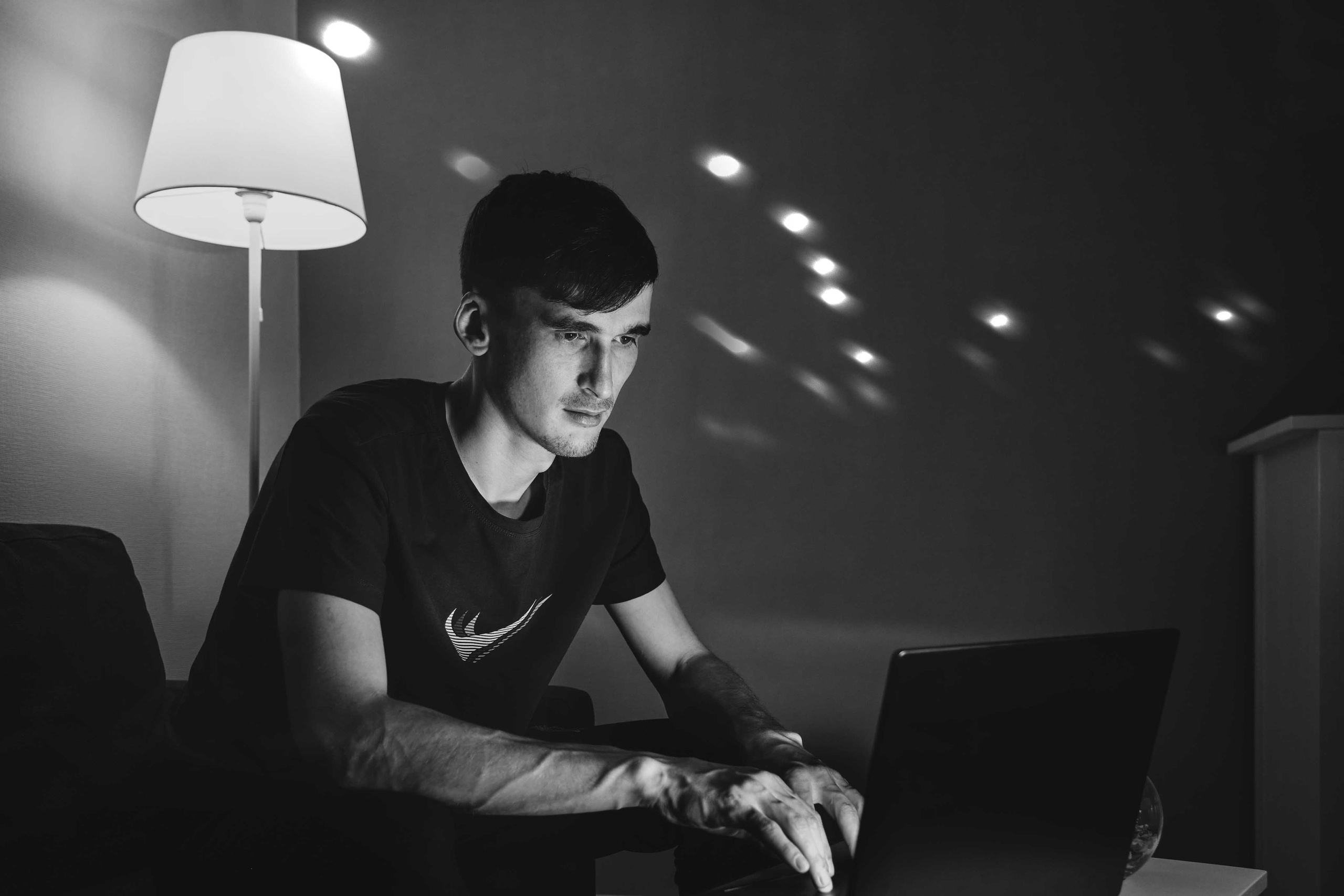 Мужская фотосессия дома