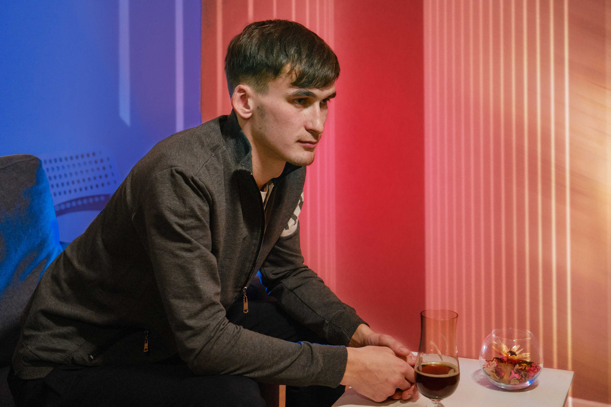 Мужская фотосессия дома