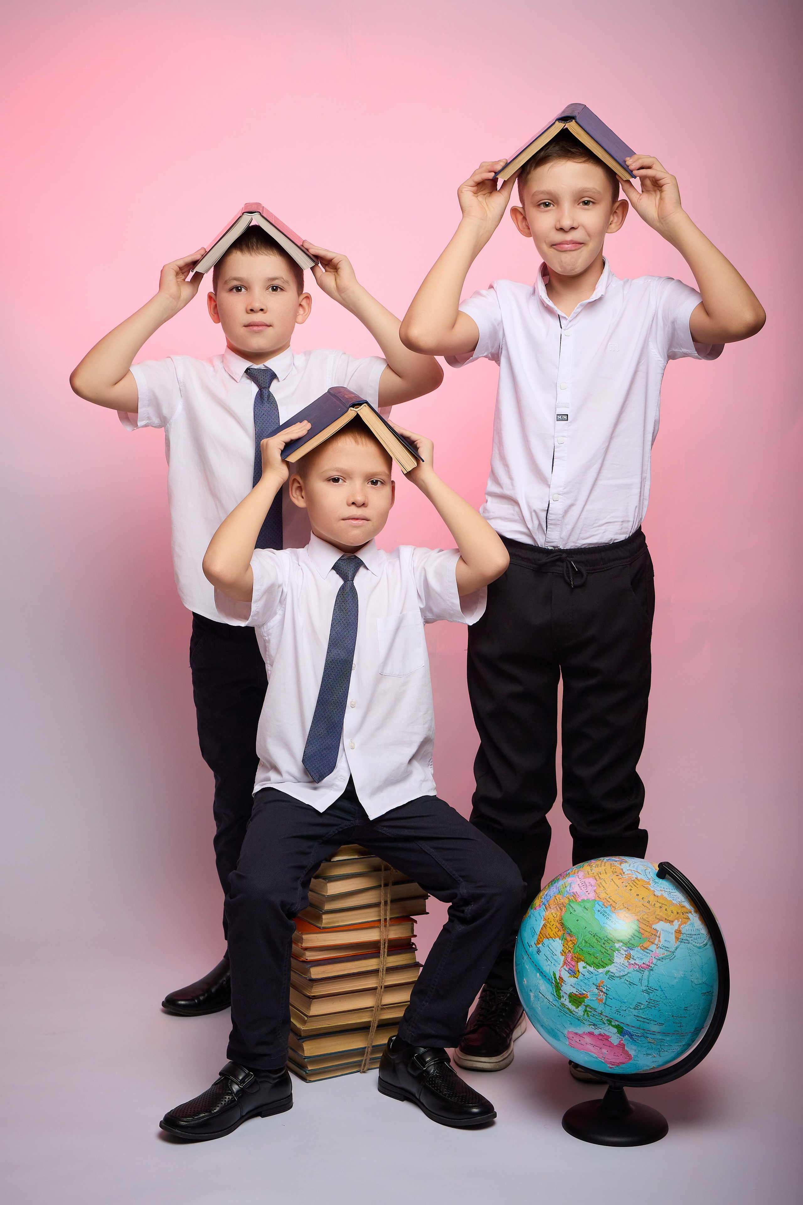 А у нас новая фотозона. Школьный фотограф, выпускные альбомы