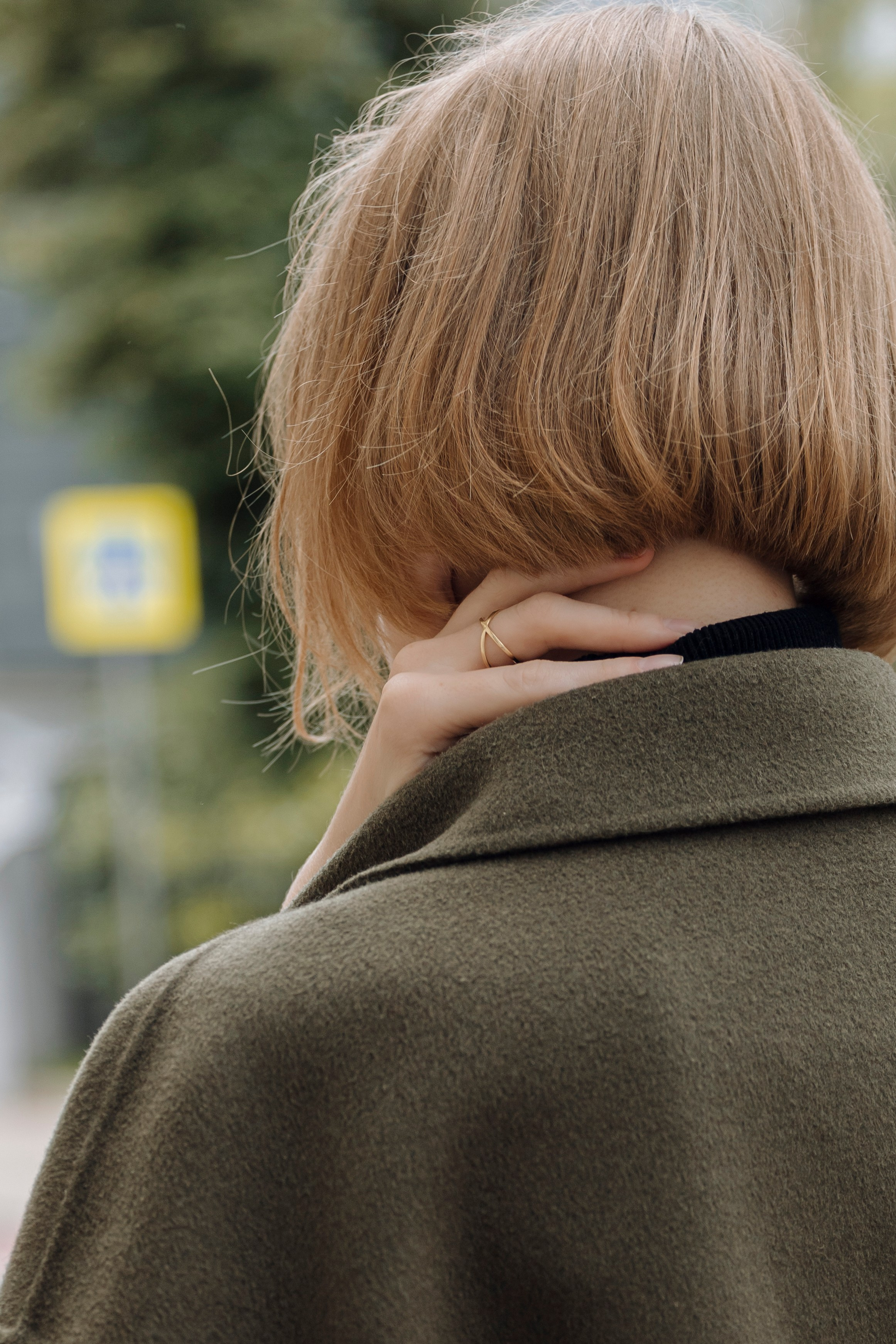 Женский портрет в минималистичном строгом стиле, студийная фотосессия Москва