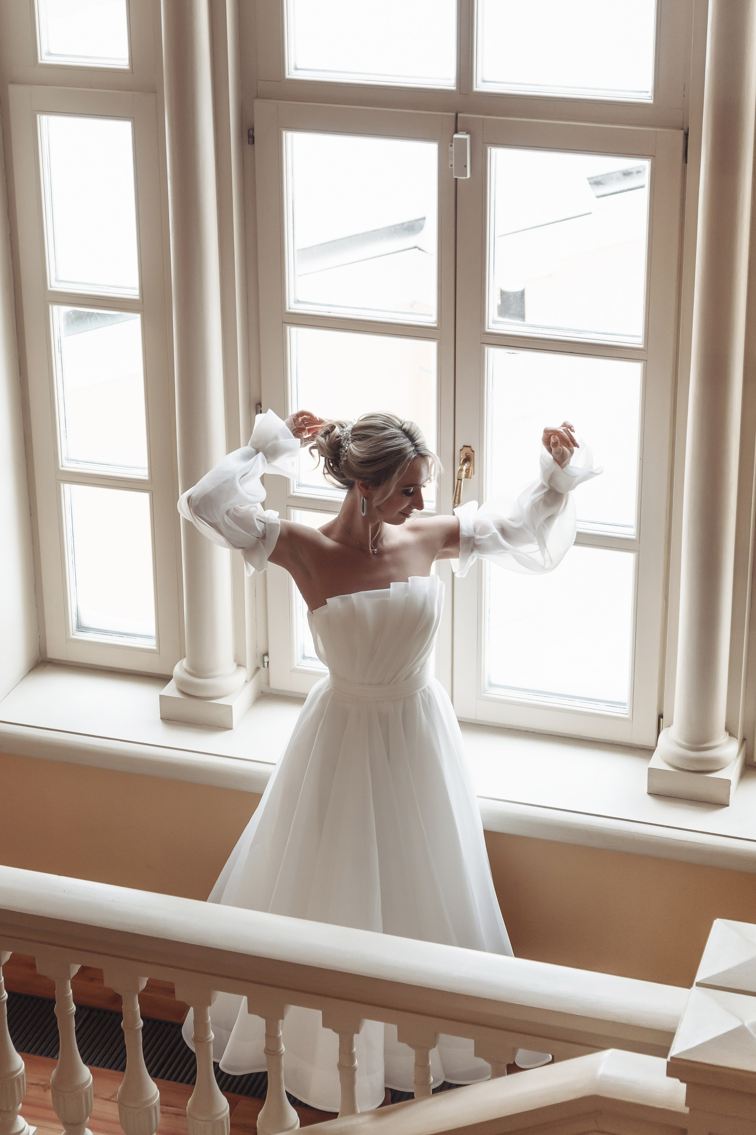 усадьба муравьёвых-апостолов, свадебная съёмка свадьбы, фотограф гладков дмитрий, фотосессия невесты у окна