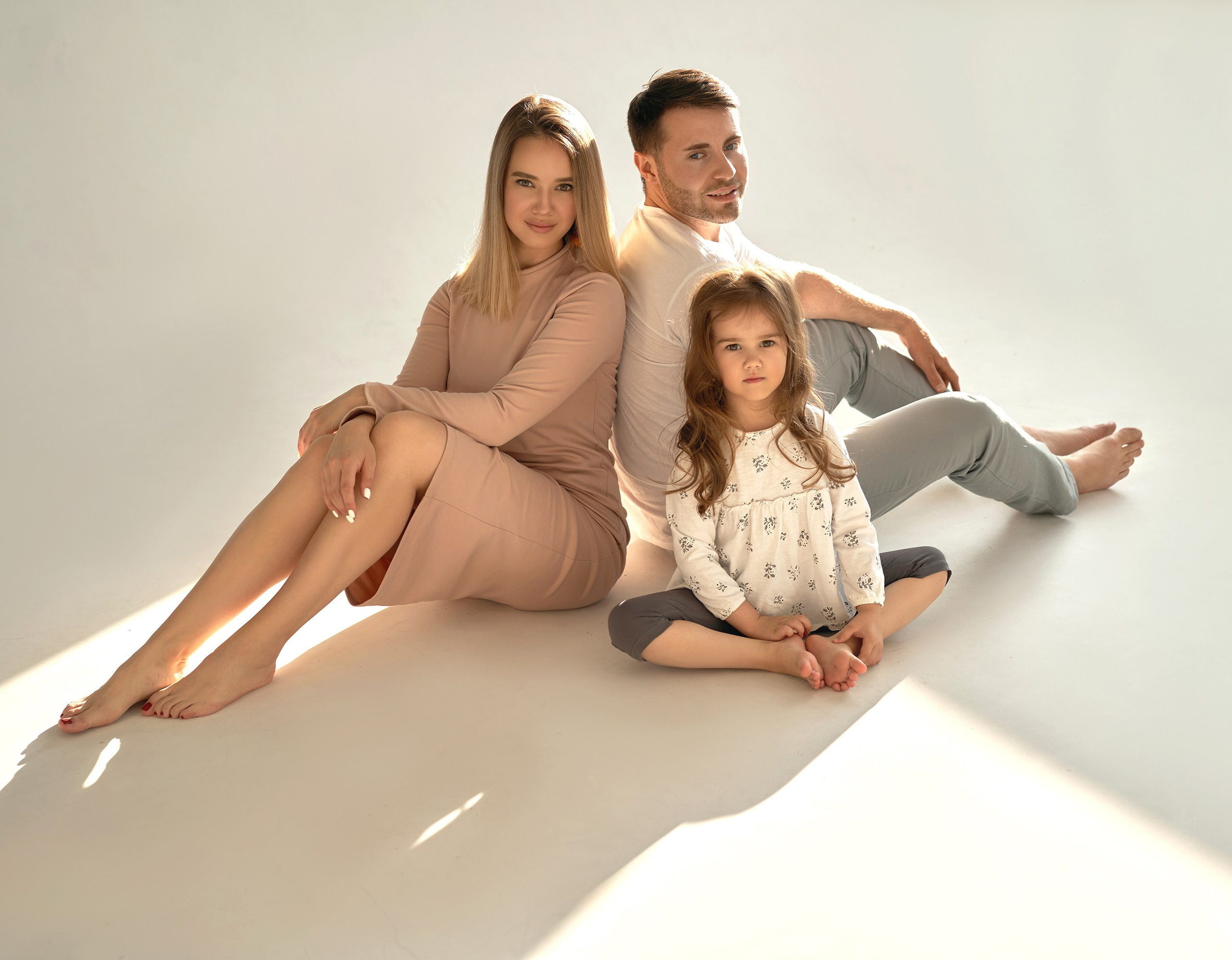 семейная фотосессия, семейный фотограф, фотосессия семьи, новогодняя фотосессия в Хабаровске, фотограф Хабаровск, новогодняя студия, новогодняя фотосессия, фотография семьи, семейное фото, фотограф Хабаровск, как сделать семейную фотосессию