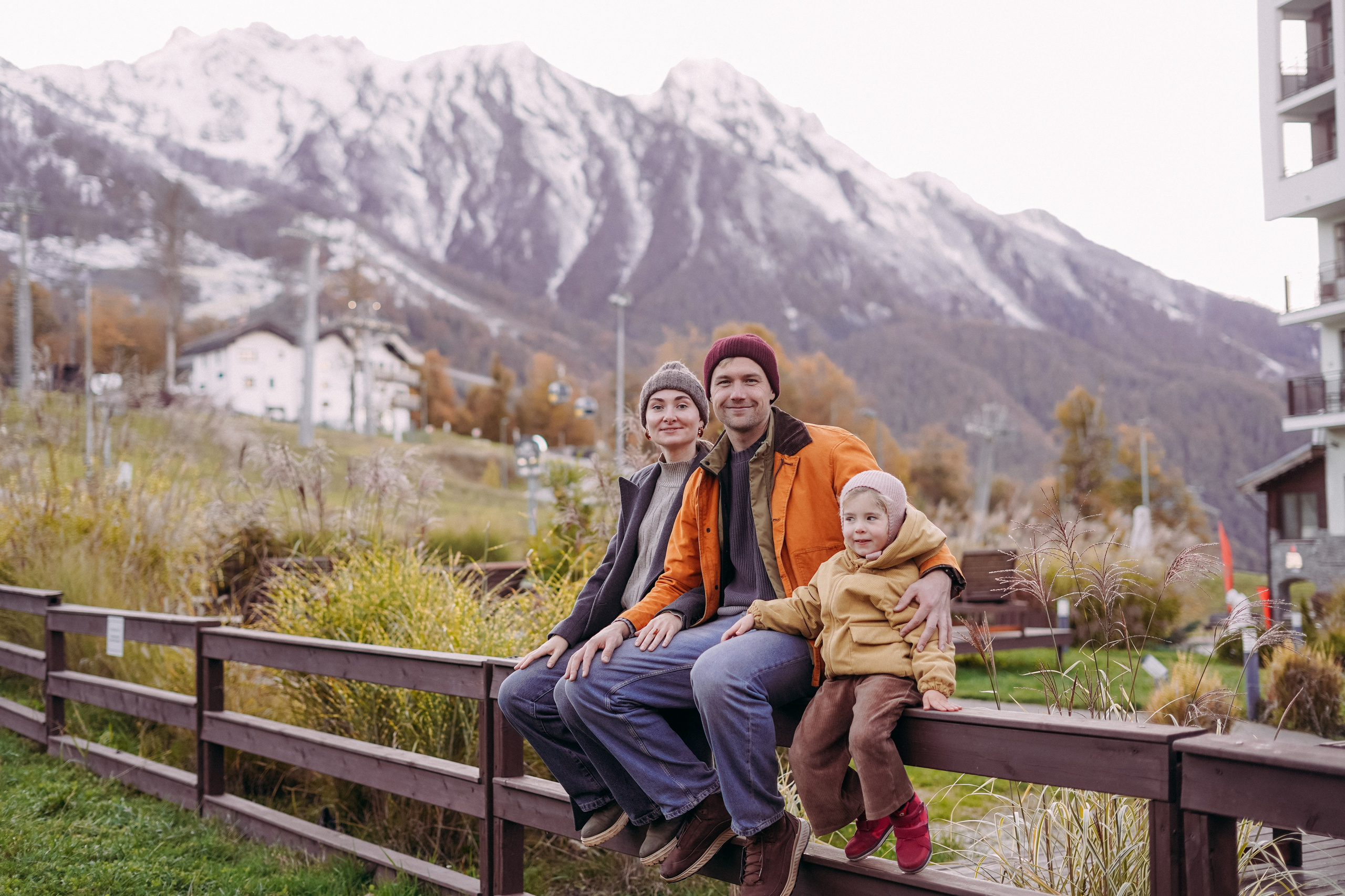 Алексей, Анна и Валентина в Горной Олимпийской деревне. Фотограф в Сочи и Абхазии | Фототуры | September Air