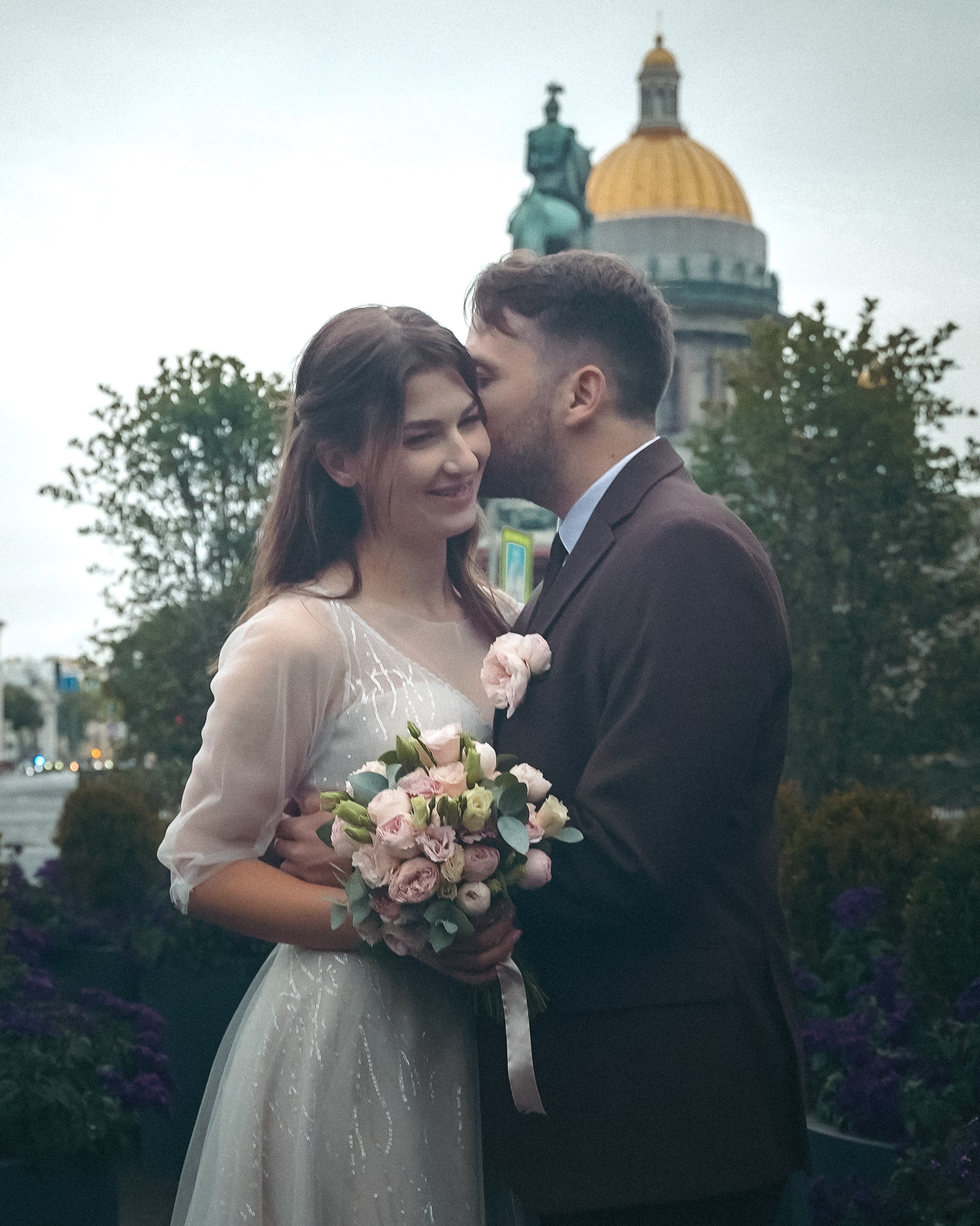 Любовный роман на Исаакиевской площади. Professional photoartist in St. Petersburg (wedding, reportage, portrait, model book, love story) Alexander Shvedov