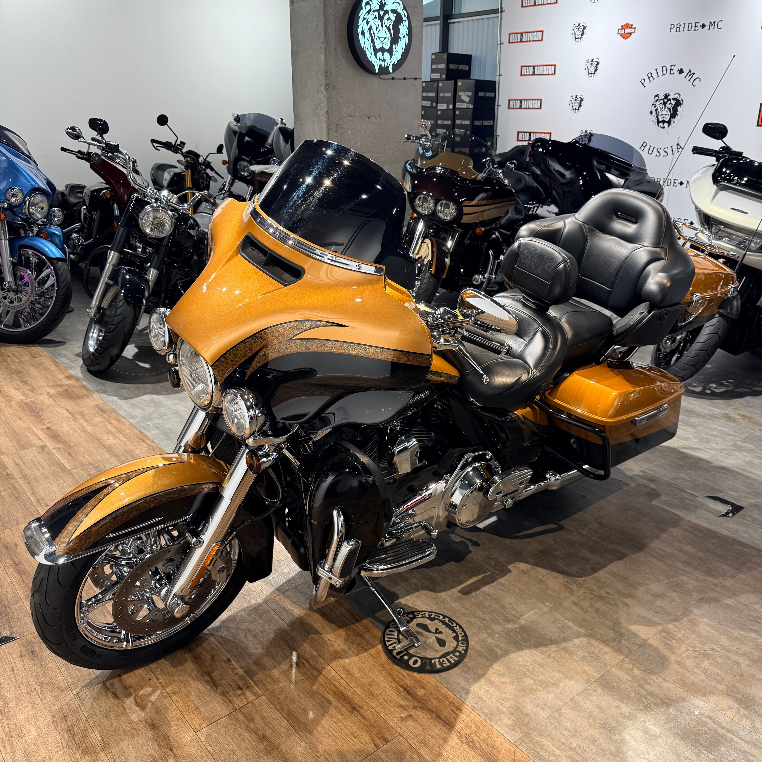 Купить Harley-Davidson 2014 CVO Еlесtra Glide Limited Gоld (Touring) — подробнее на сайте. Hello Davidson, Москва. Только хорошие мотоциклы…