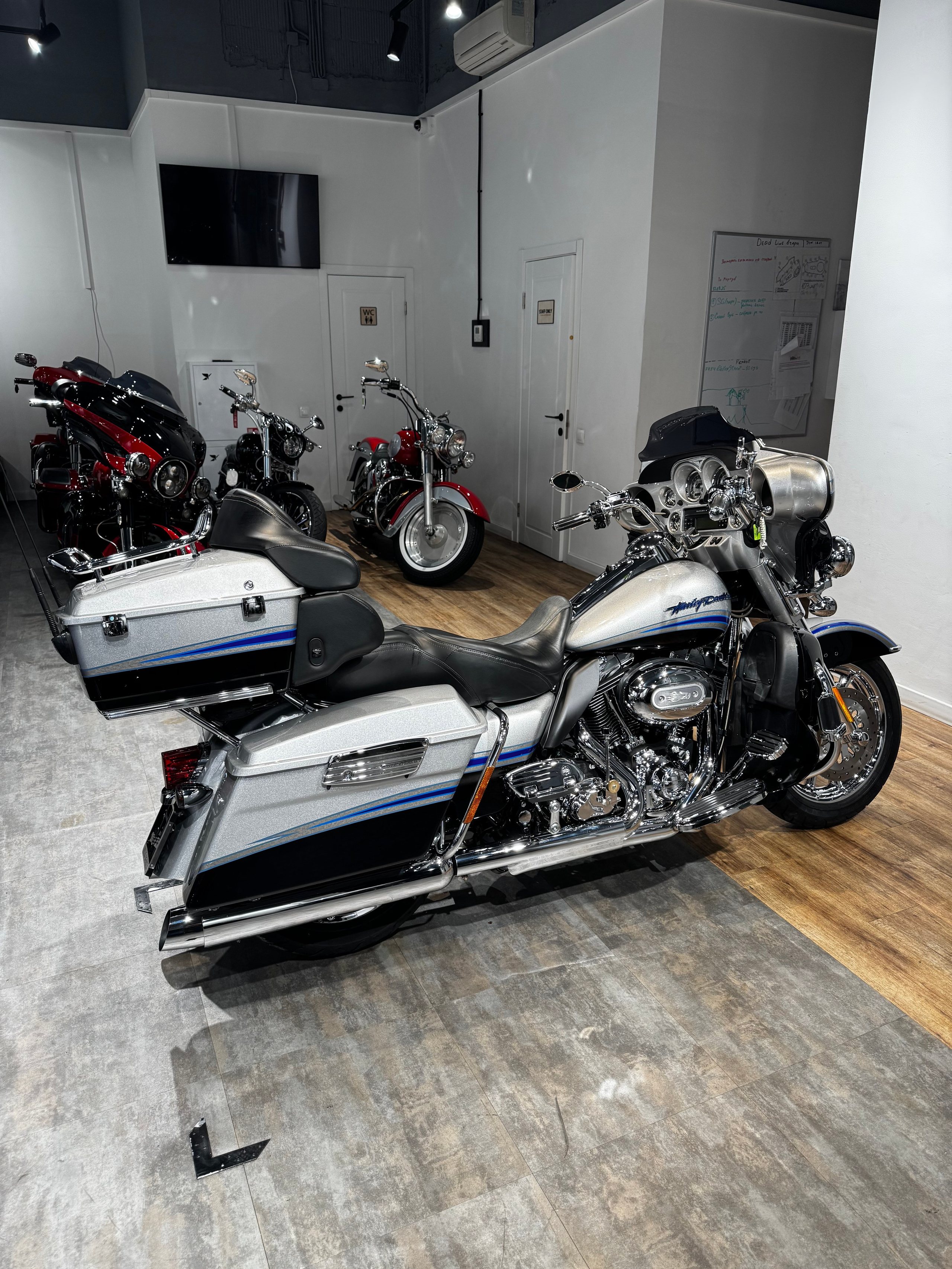 Мотоциклы Harley-Davidson CVO Black Diamond (Touring) — купить мотоцикл. Hello Davidson, Москва. Только хорошие мотоциклы…