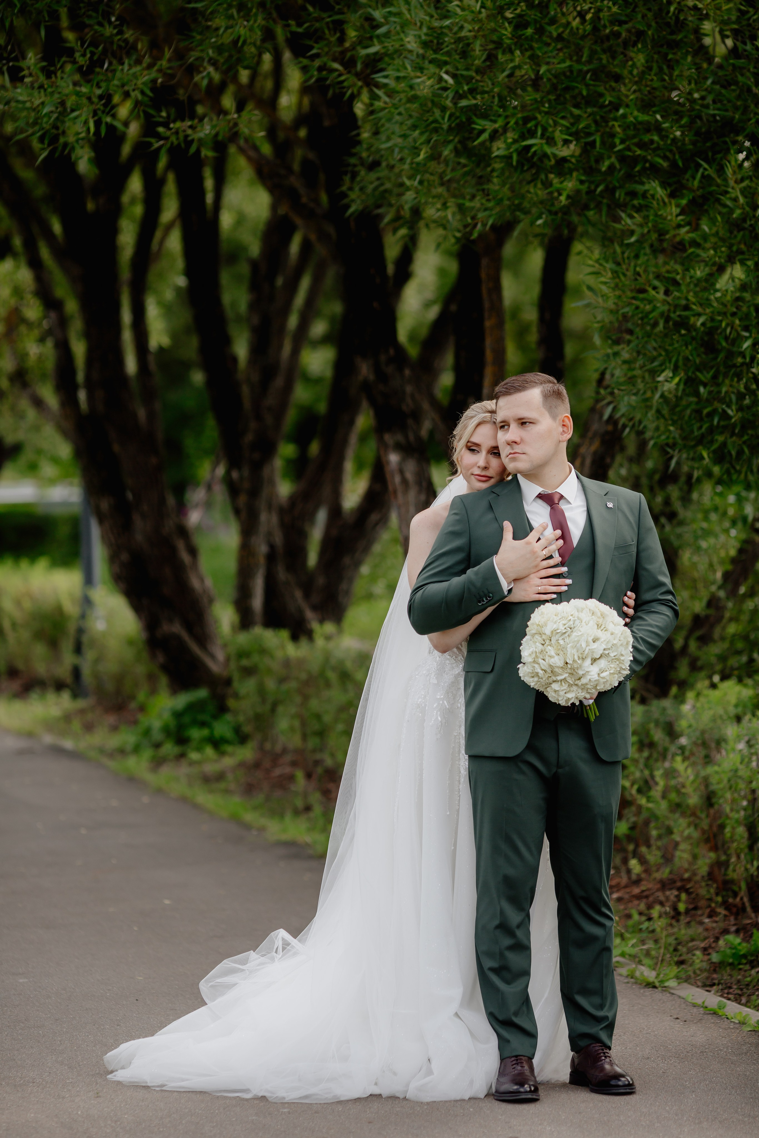 Молодожены: Даниил и Вера в парке Зеленограда. Свадебный фотограф Александр Абрамов Москва / Зеленоград