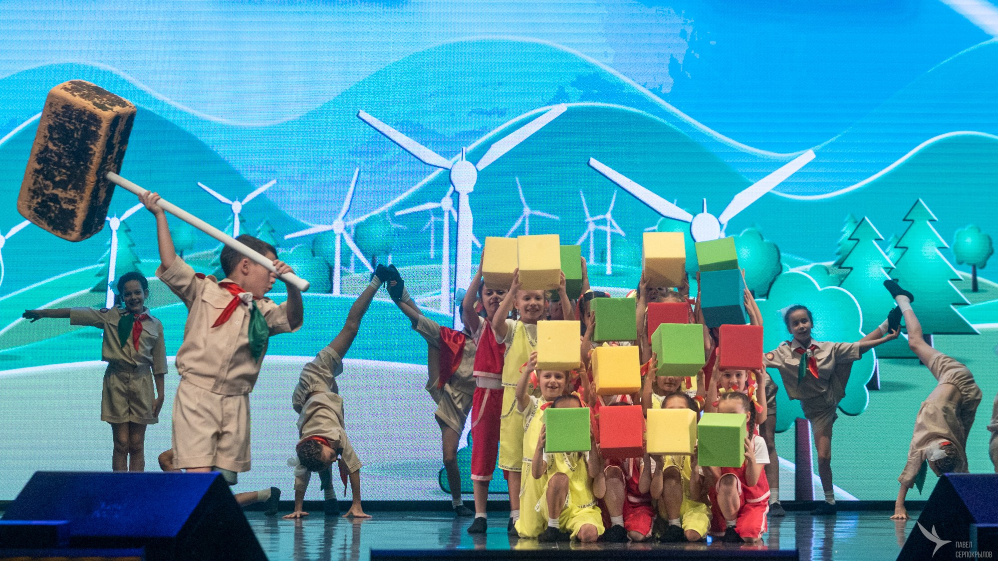 Юбилейный концерт студии эстрадного танца «Изумрудный город». Репортажный фотограф в Казани Павел Серпокрылов