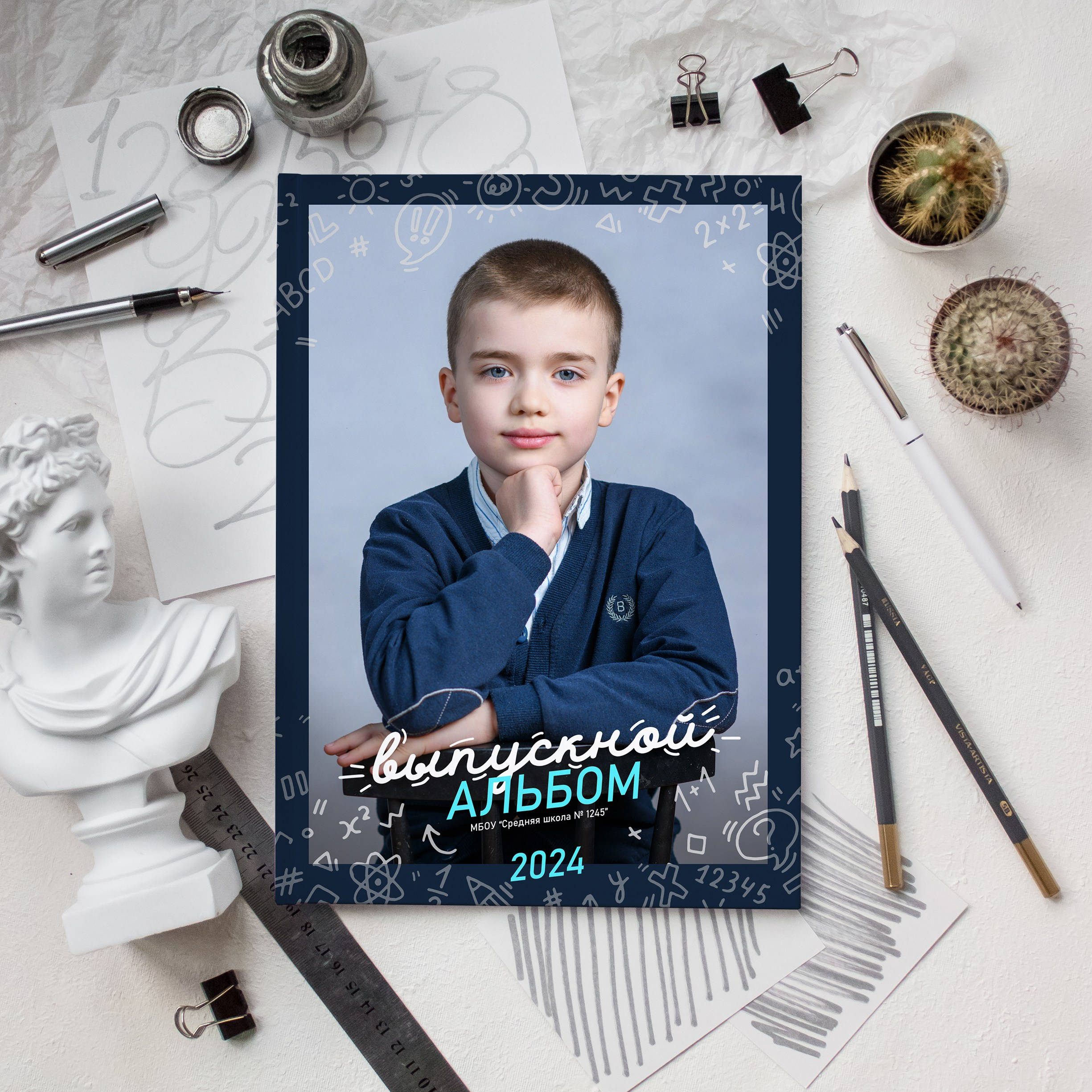 Обложка с портретом для выпускного альбома для ученика 4 класса. Стильный дизайн выпускного альбома.