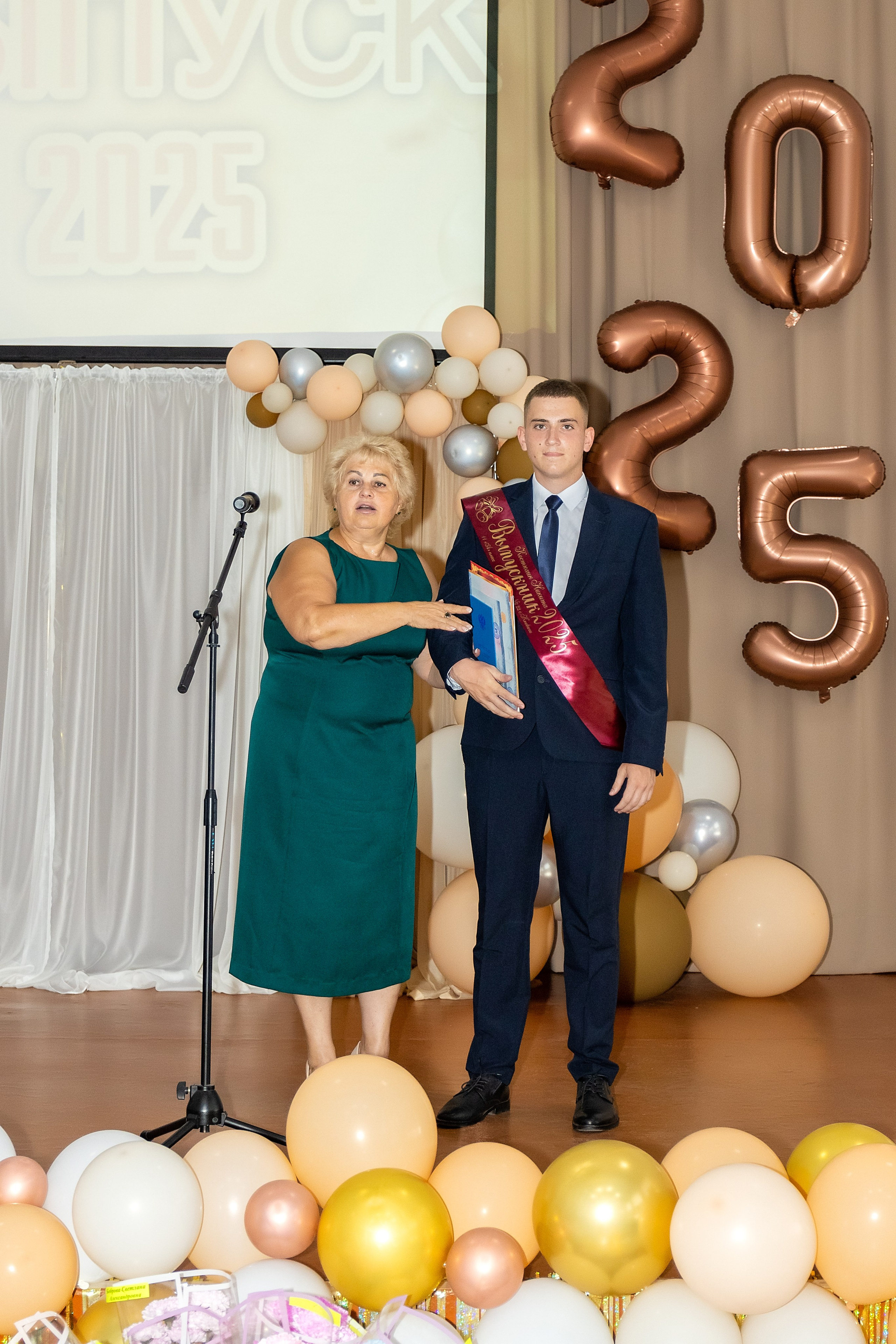 Выпускной. Школа 22, 11 класс. Стильный выпускной альбом Владивосток фотограф Вероника Мигачева