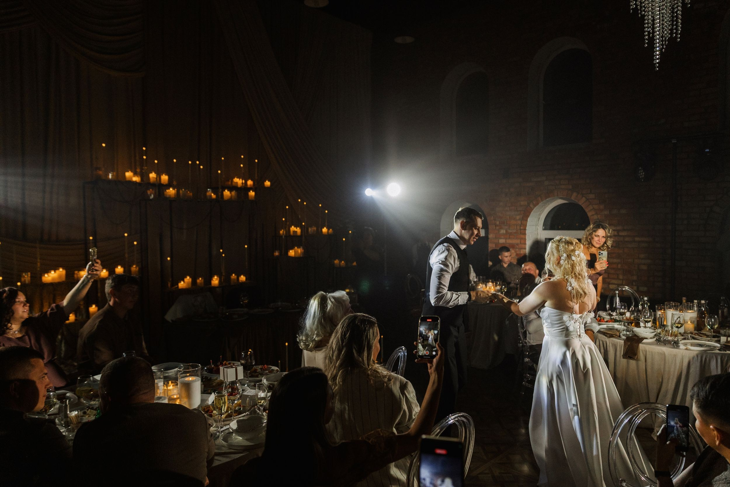 атмосферный свет на свадьбу в The Hide Нижний Новгород