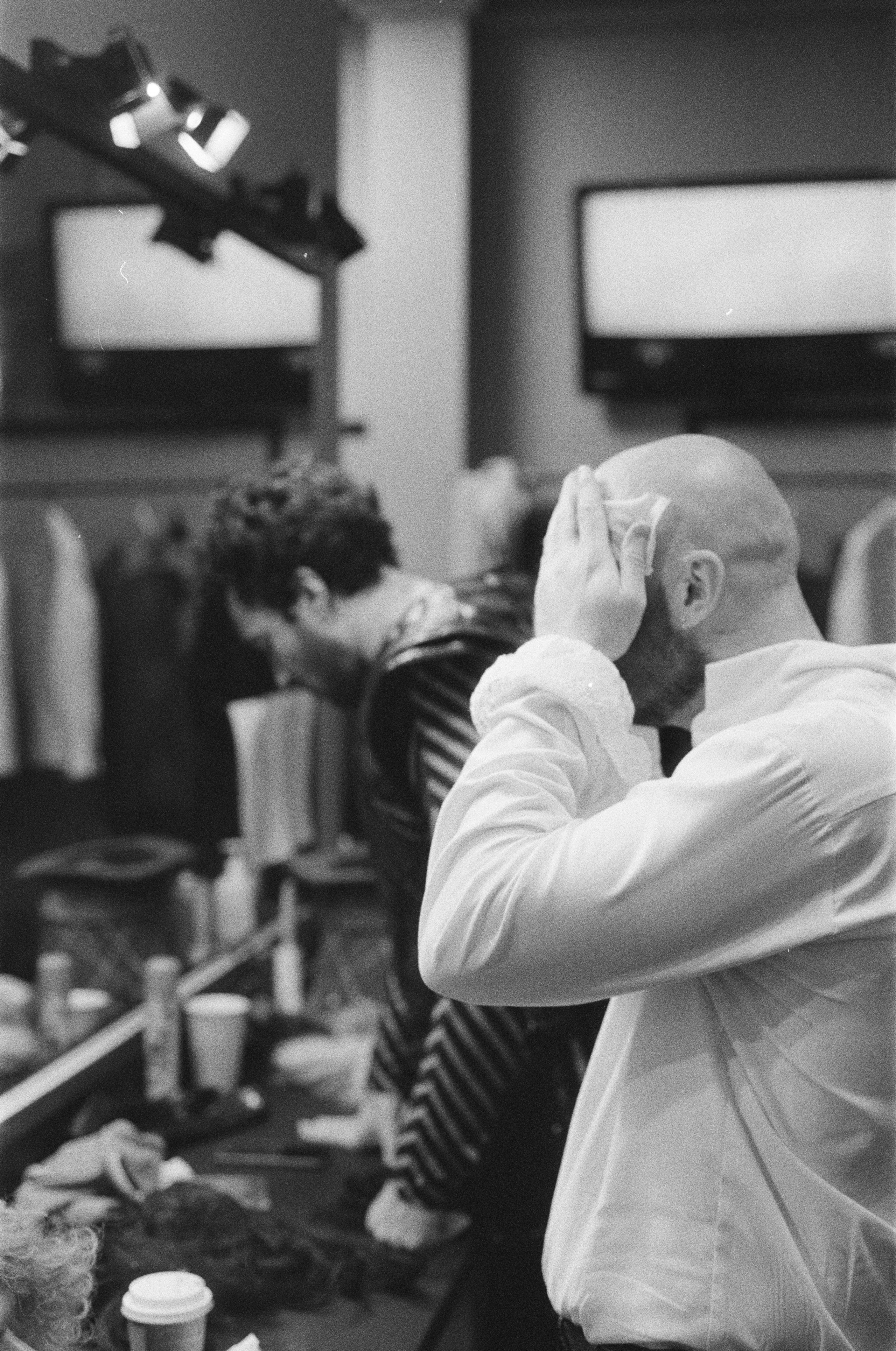 Фотосерия о магии театра и трансформации актёра: грим, костюмы, эмоции и визуальные метаморфозы на пути к сценическому образу. На фото — актёры Театра Стаса Намина и Мастерской Петра Фоменко. Фотограф: Ожерельев Лев