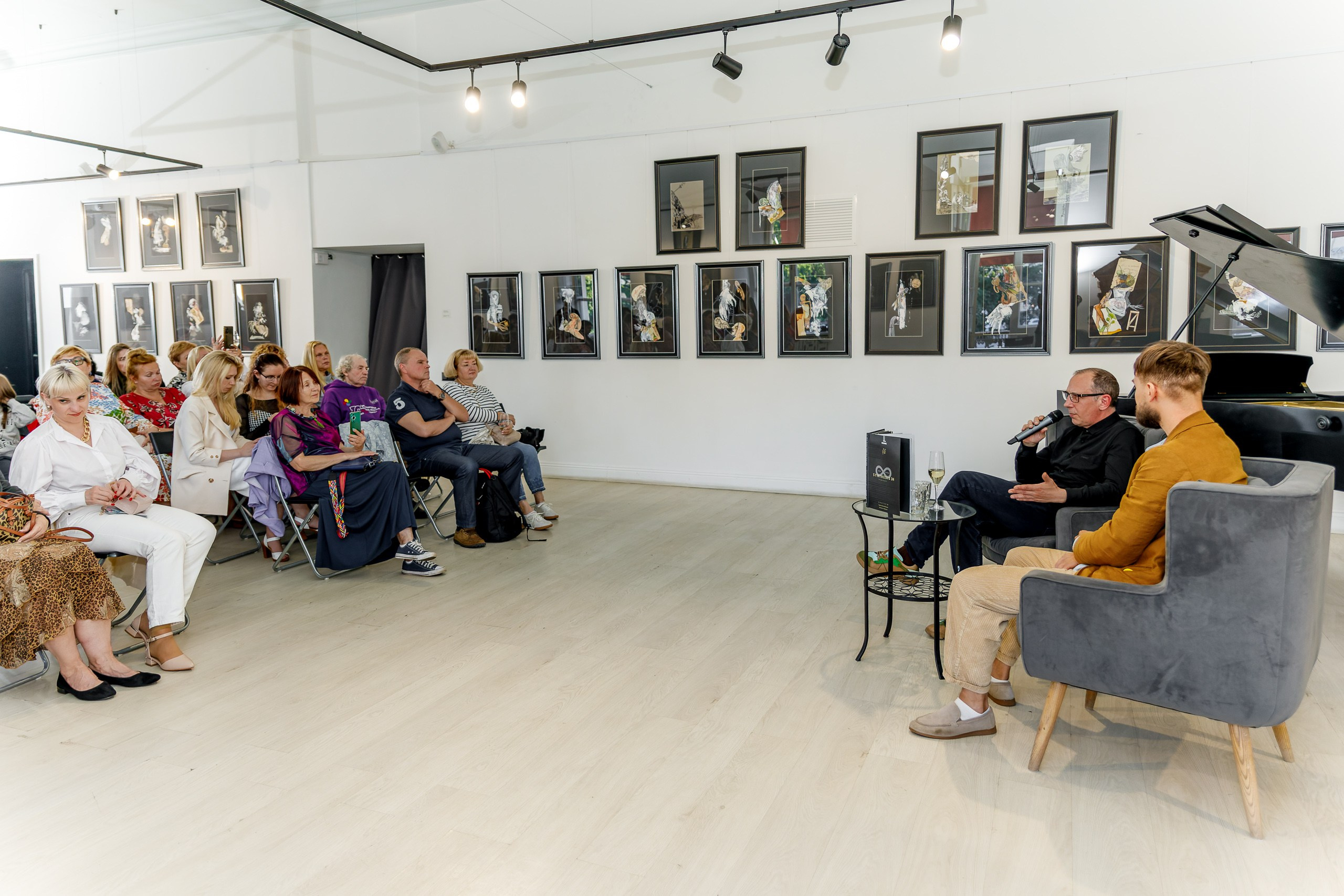 Финисаж выставки Евгения Крылова. Photographer Sergei Miroshnikov