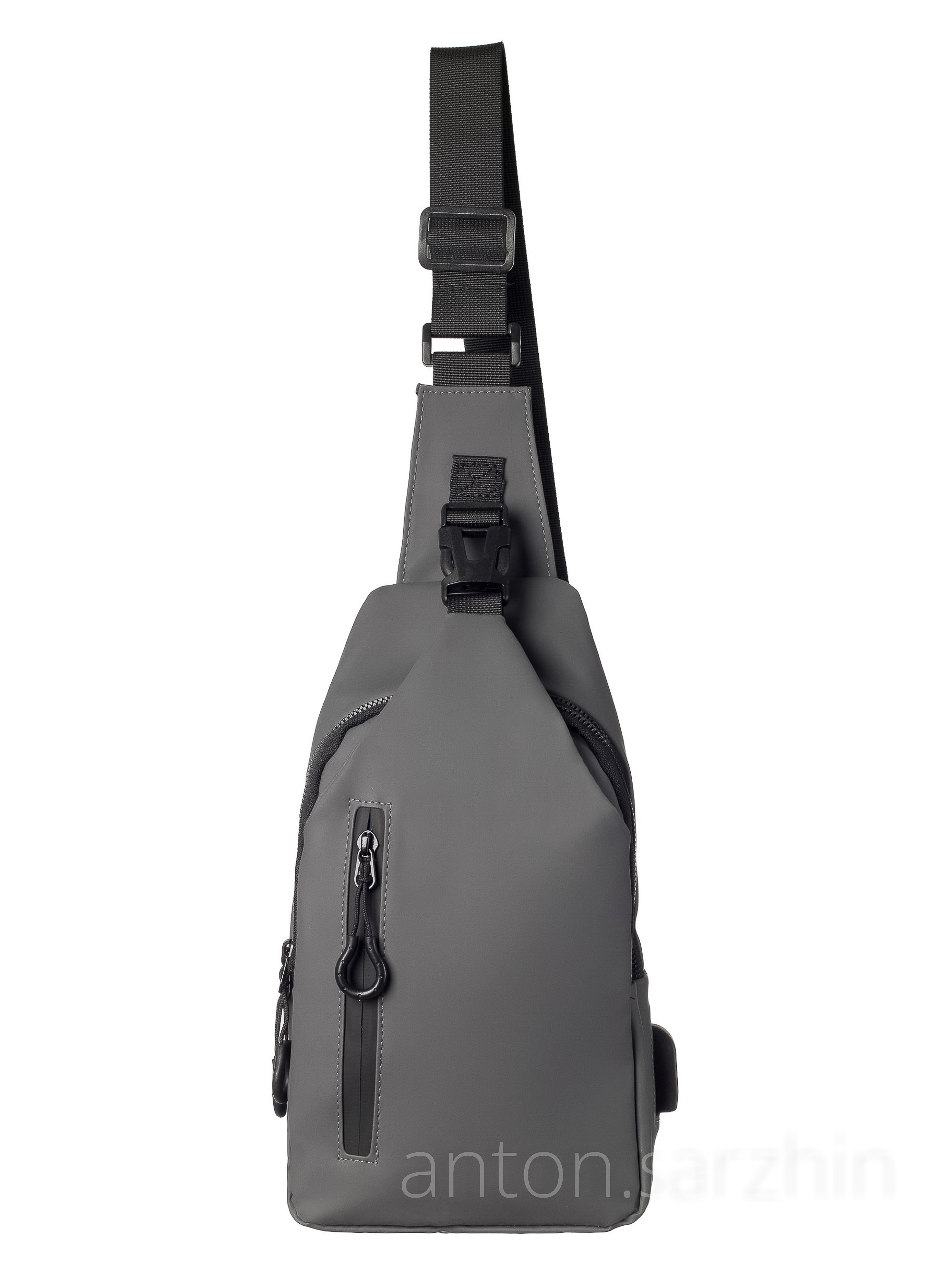 Предметная съемка поясной сумки на белом фоне