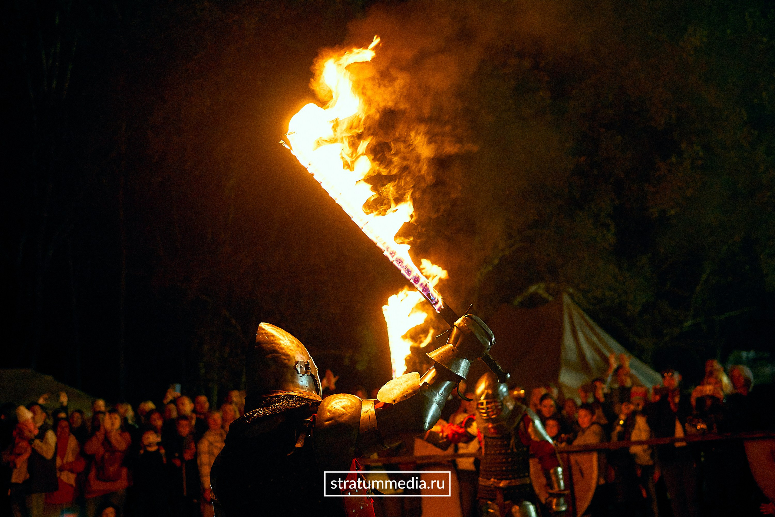 Fire Show at Park. Stratum Media — Фото-Видео Съемки