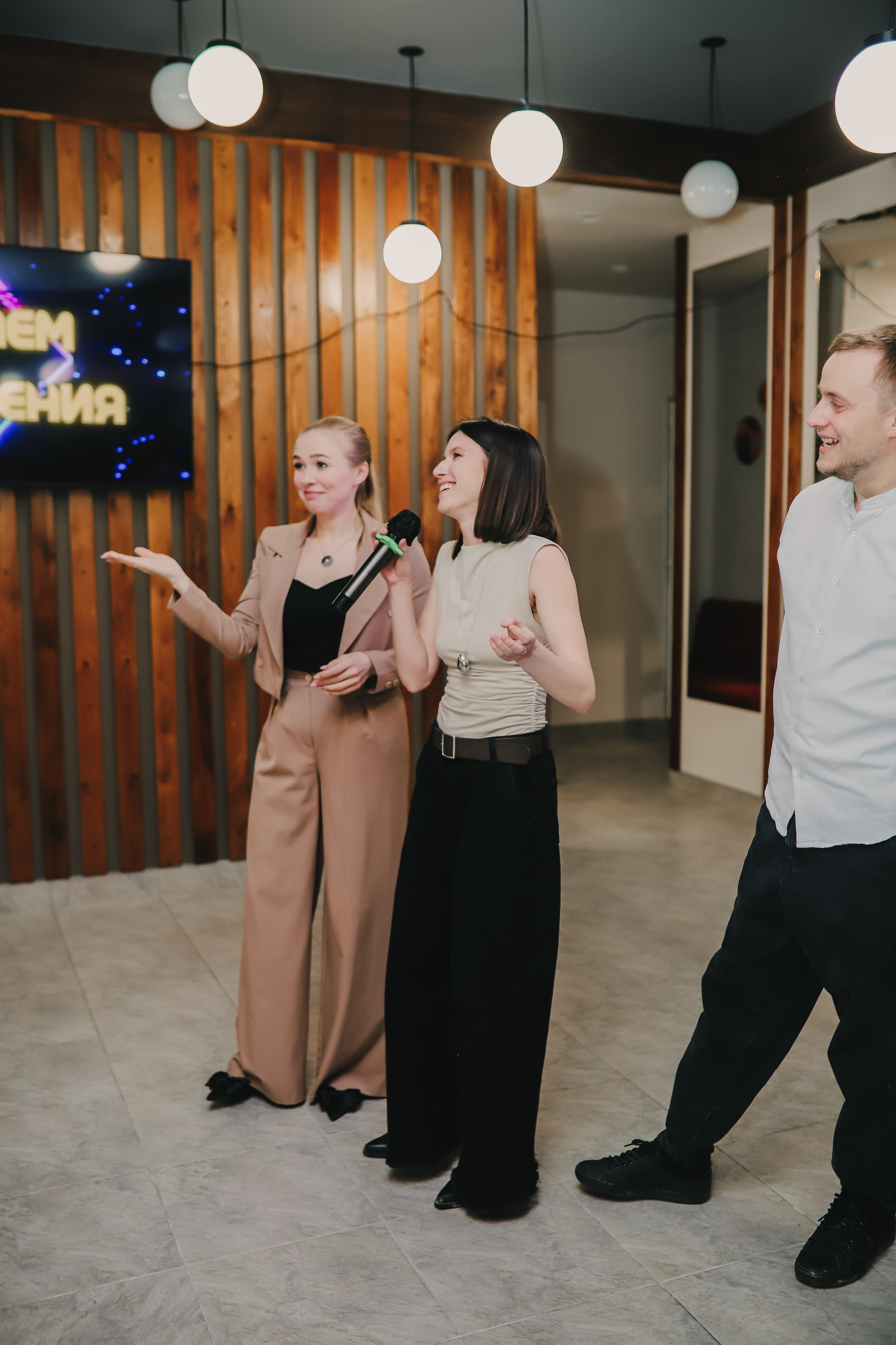 Ведущая на свадьбу Мария Снегур. Ведущий, Тамада, DJ, фото в Перми. Хорошее настроение