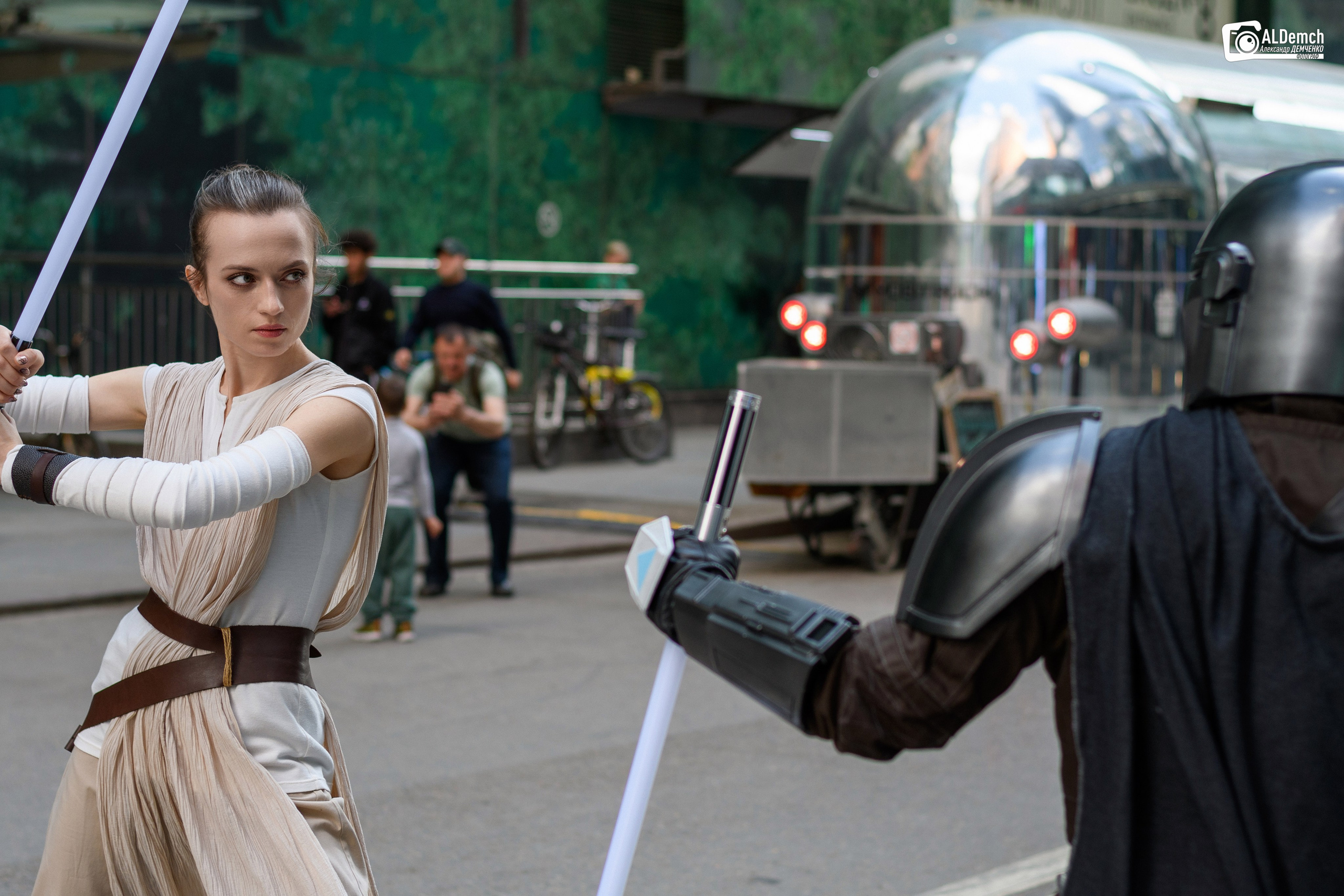 Рей против Мандалорца по звёздным войнам косплей фотосессия