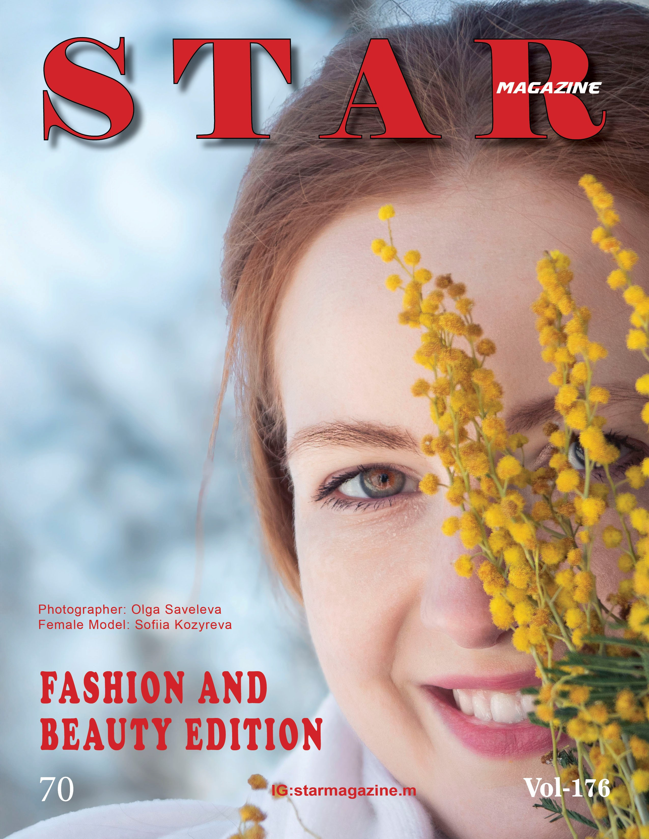 Женщина с букетом мимозы на фоне зимнего пейзажа, смотрит вдаль.