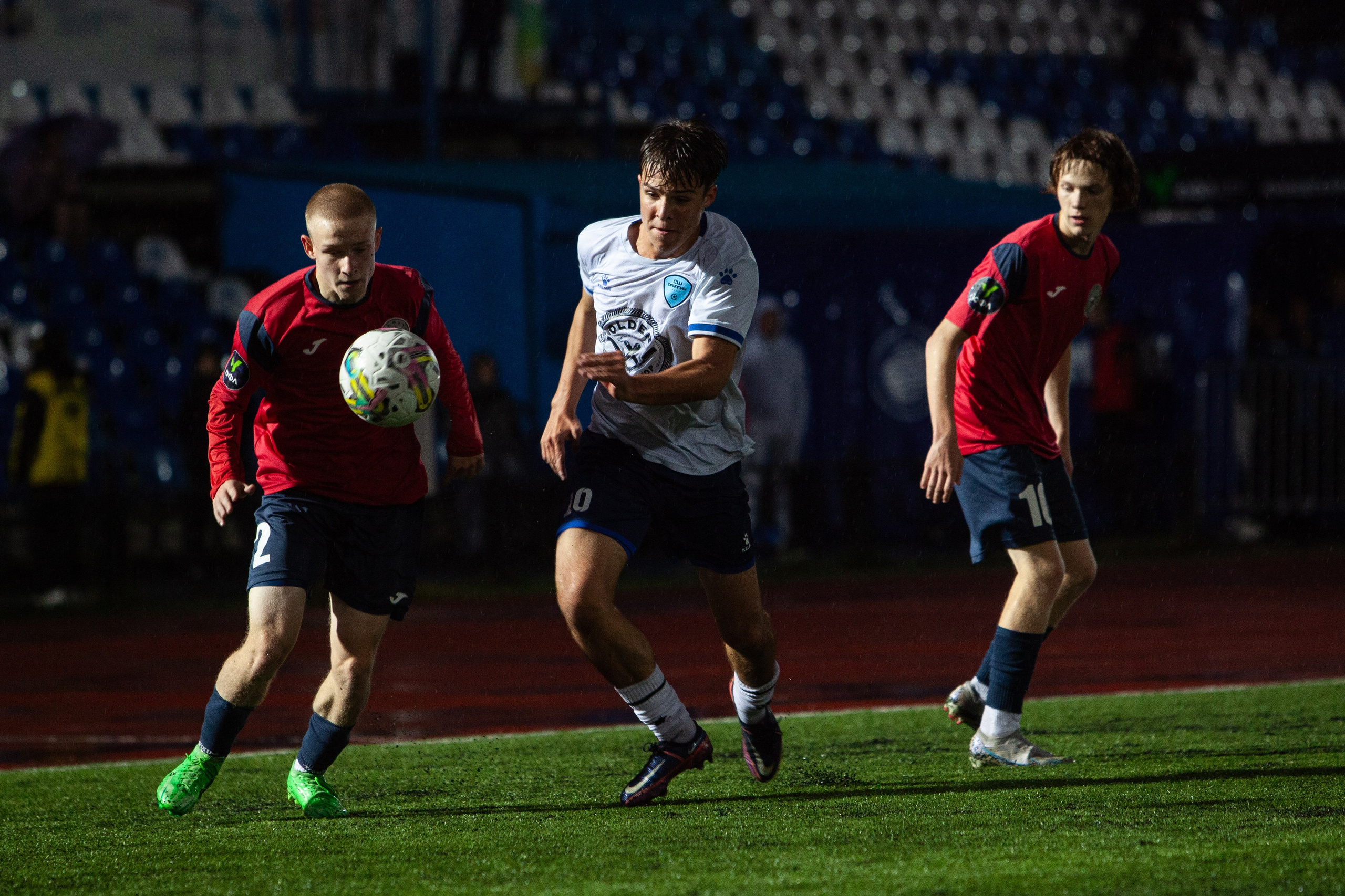 Матч юношеской футбольной лиги между командами СШ «Сахалин» и «СШОР № 1» (Комсомольск-на-Амуре) (U-18). Кутузов Евгений Фотограф в Южно-Сахалинске