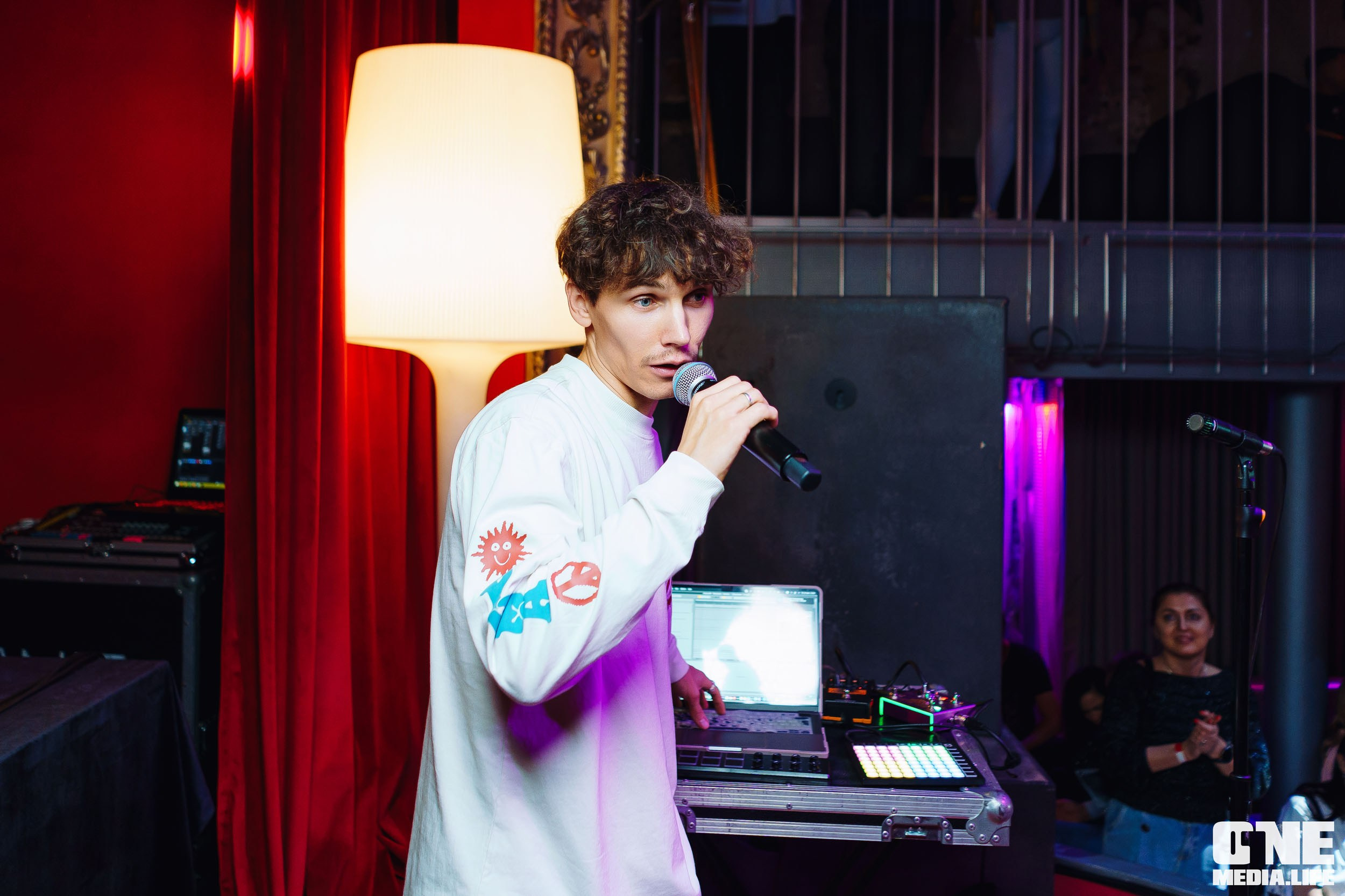 Фоторепортаж из клуба UNIVERSAL. One Media Life: фоторепортажи, фотоотчеты с мероприятий и заведений