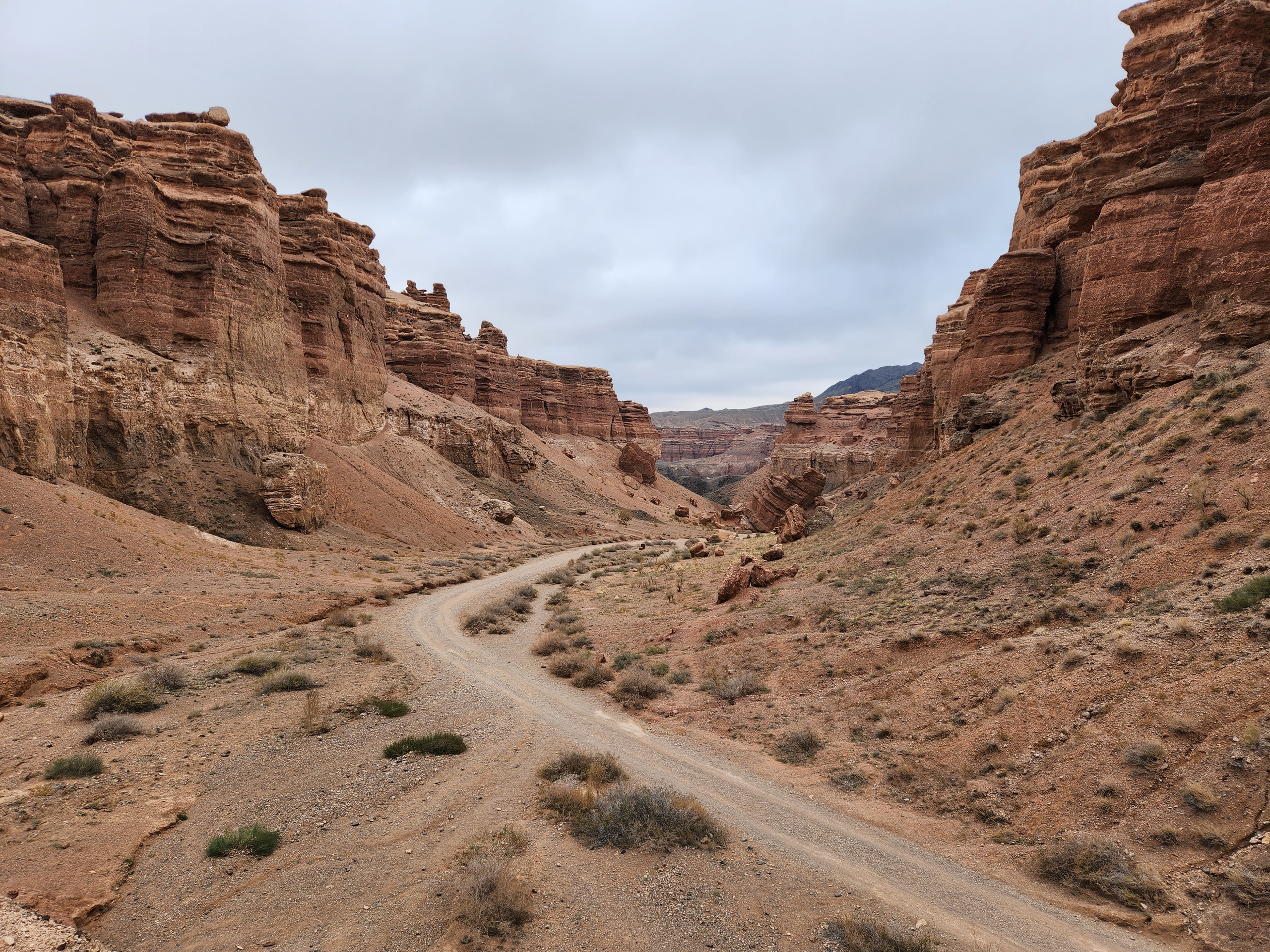 Melon Travel в Алматы: экскурсии и джип туры в Чарынский каньон, озера Каинды, Кольсай, Иссык, национальный парк Алтын Эмель