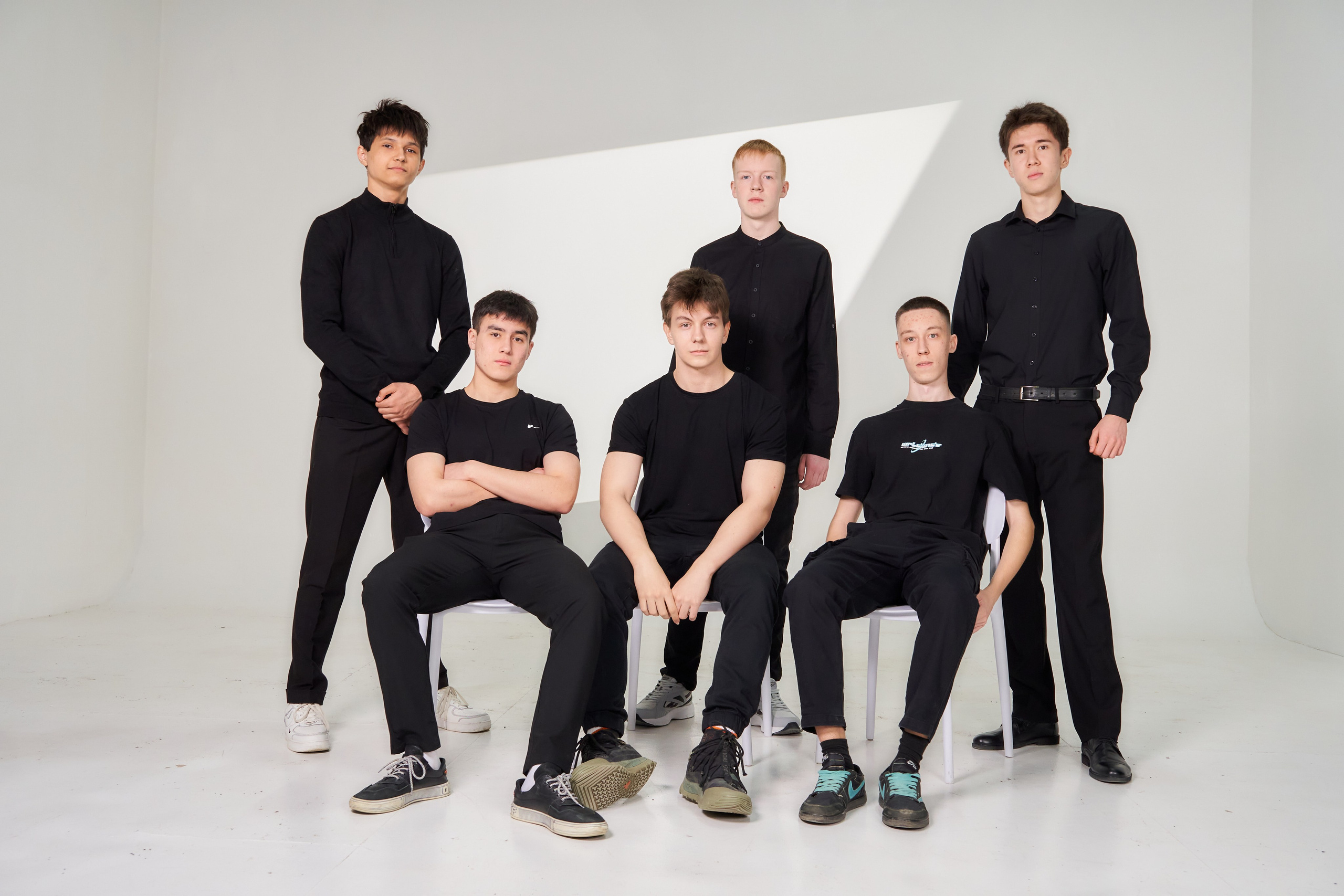 УСЛУГИ 9-11 КЛАССЫ. Школьный фотограф в Уральске, студия | Классный Школьный Альбом