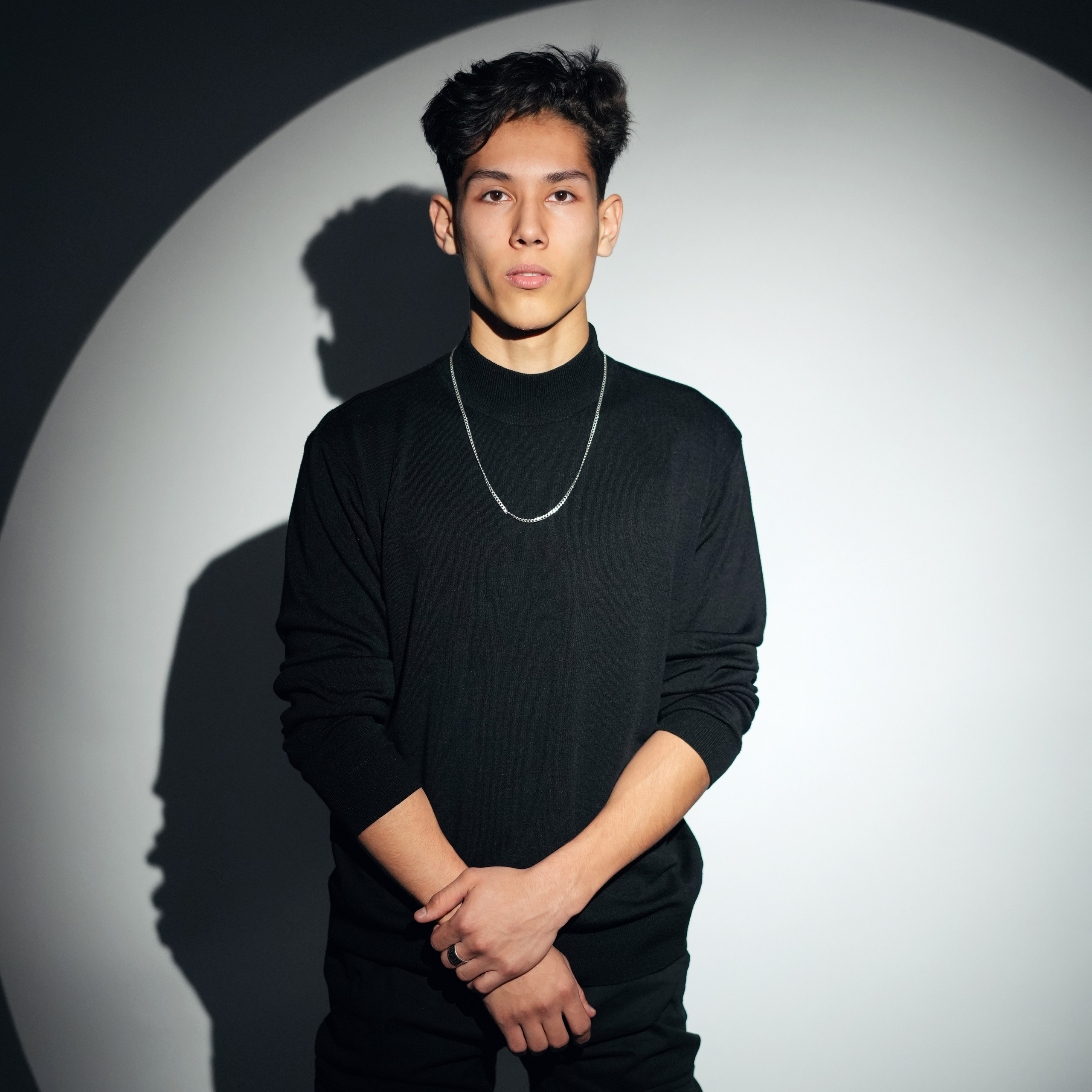 Стиль портрета в студии. GOTRA — выпускные альбомы в Тюмени