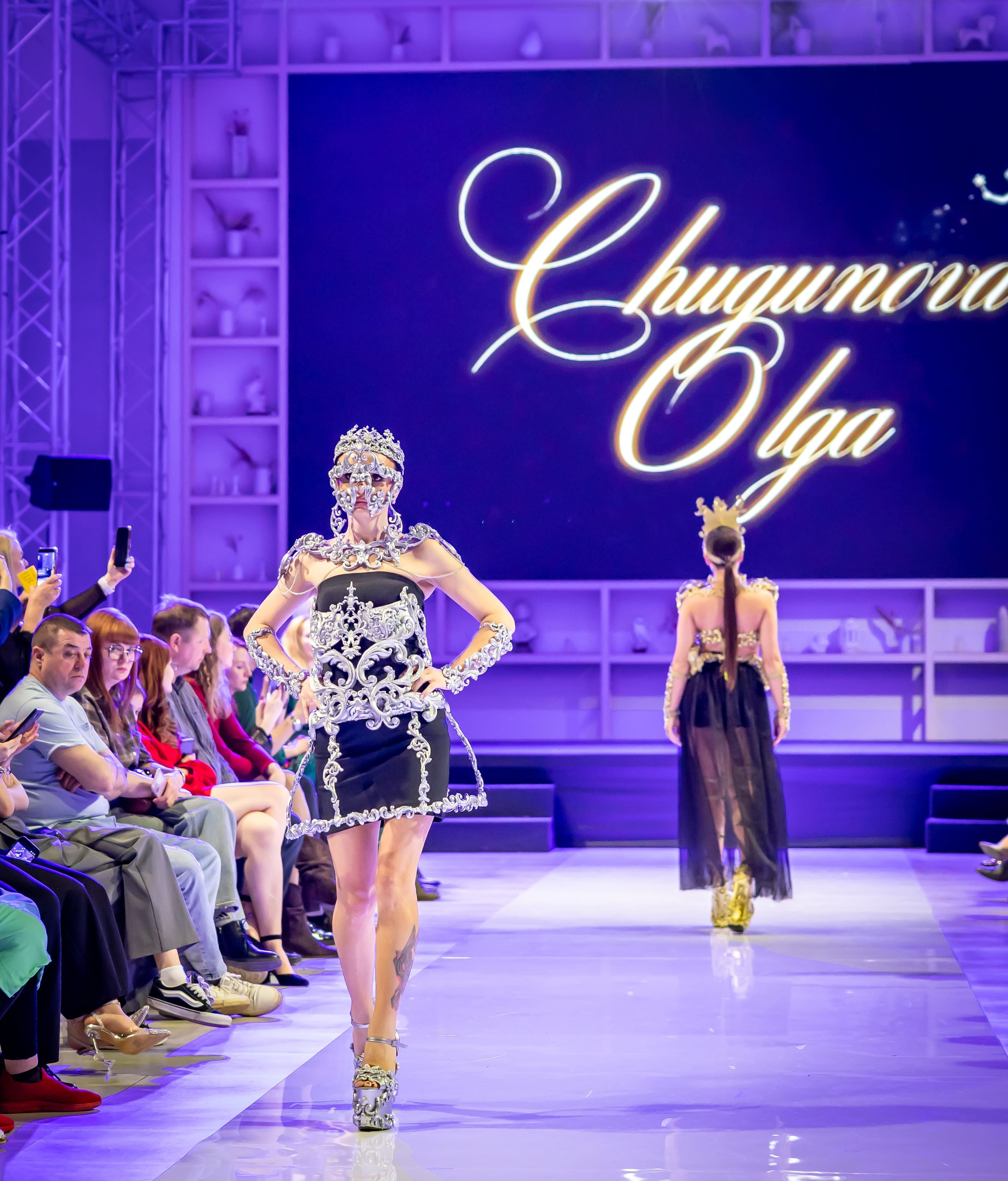 Подиумный показ дизайнерской коллекции, модели на сцене, фешен-съёмка, Москва