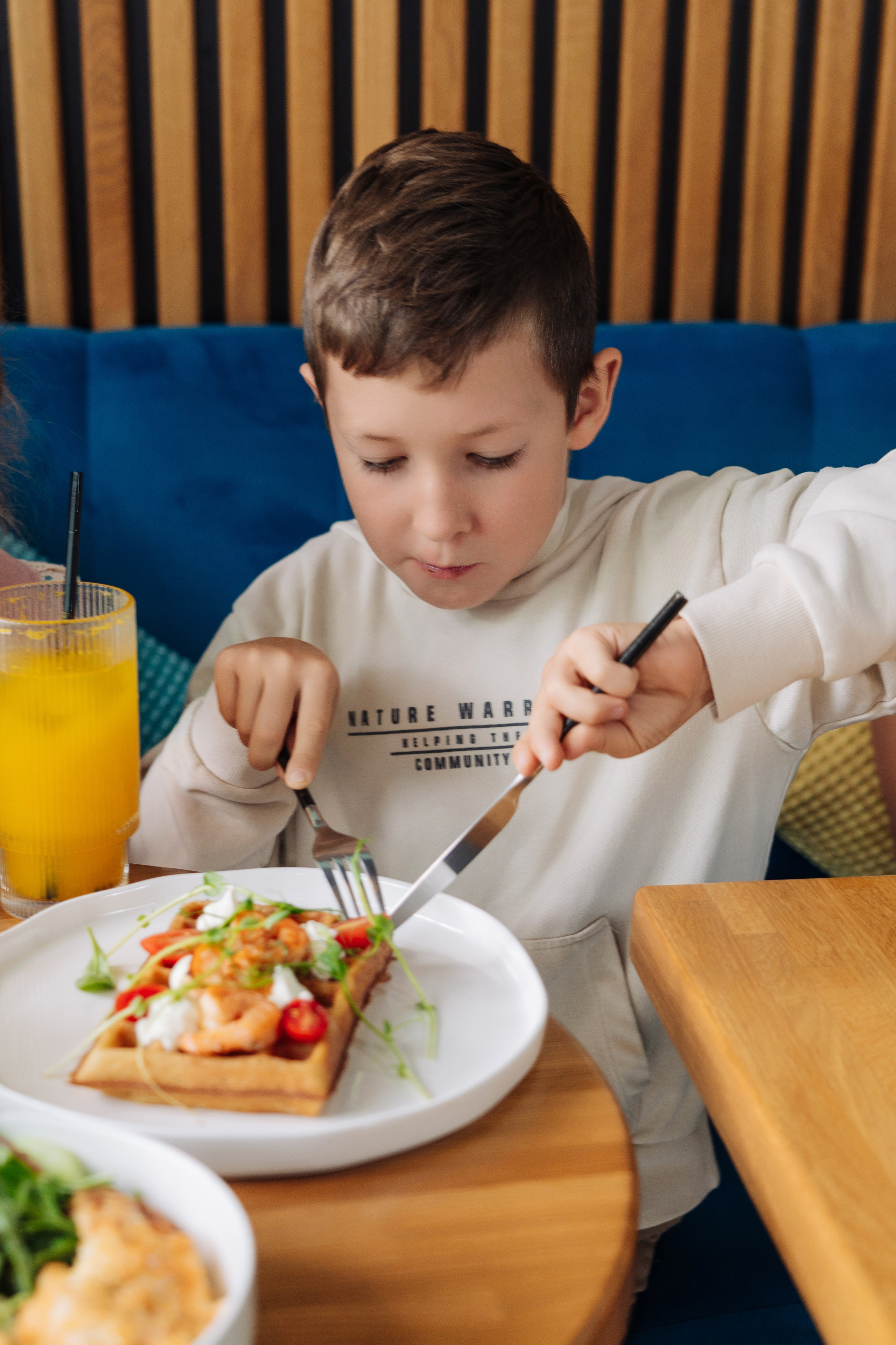 Интерьер кафе Black Hot Coffe (сеть кафе в Королеве)