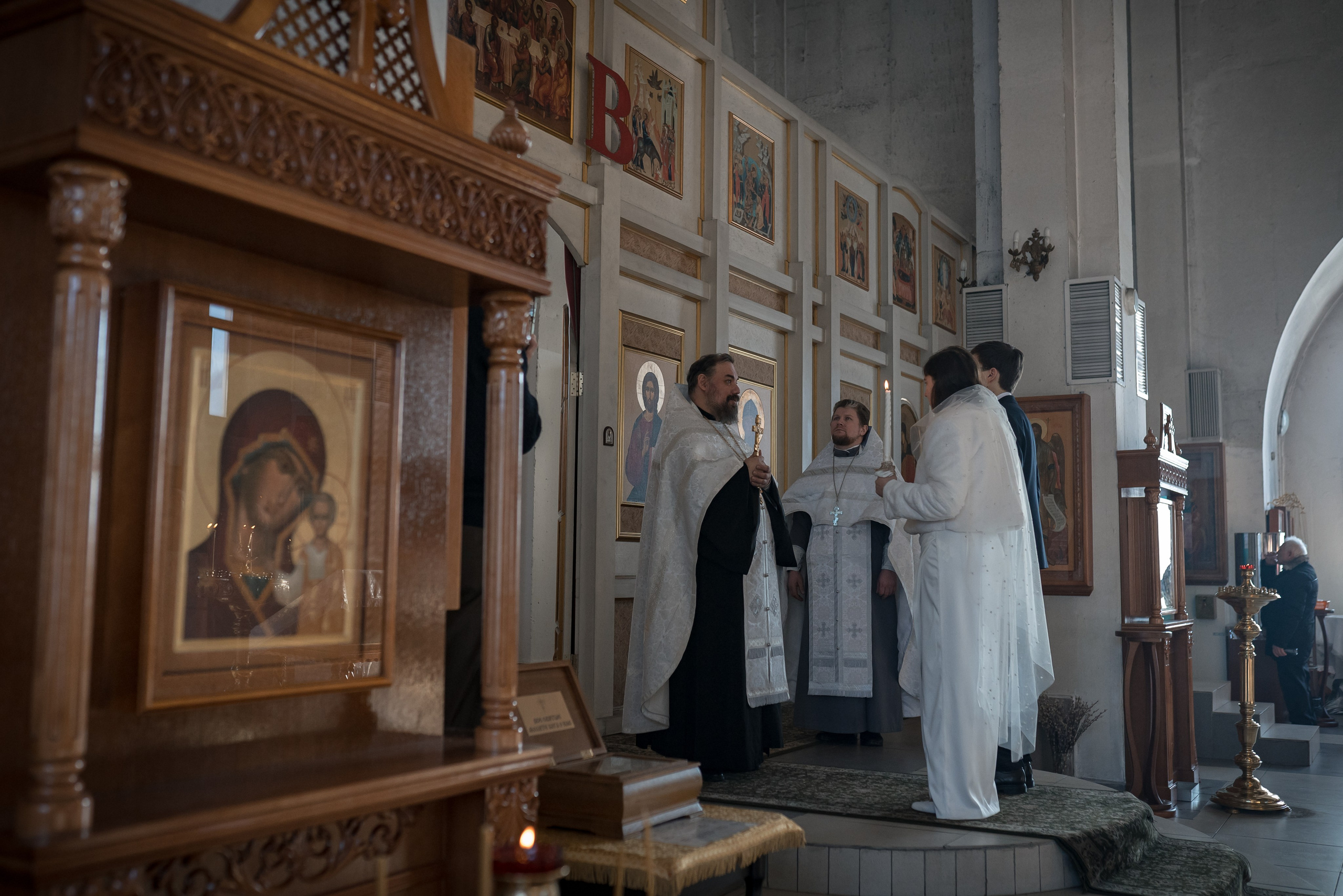 крещение венчание фотограф на венчание фотограф на крещение невеста свадьба обручальное кольцо медовый месяц православие венчание молодожены