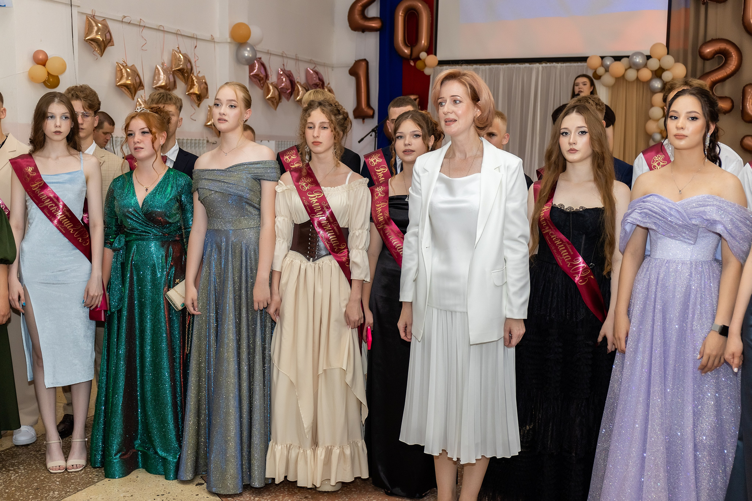 Выпускной. Школа 22, 11 класс. Стильный выпускной альбом Владивосток фотограф Вероника Мигачева