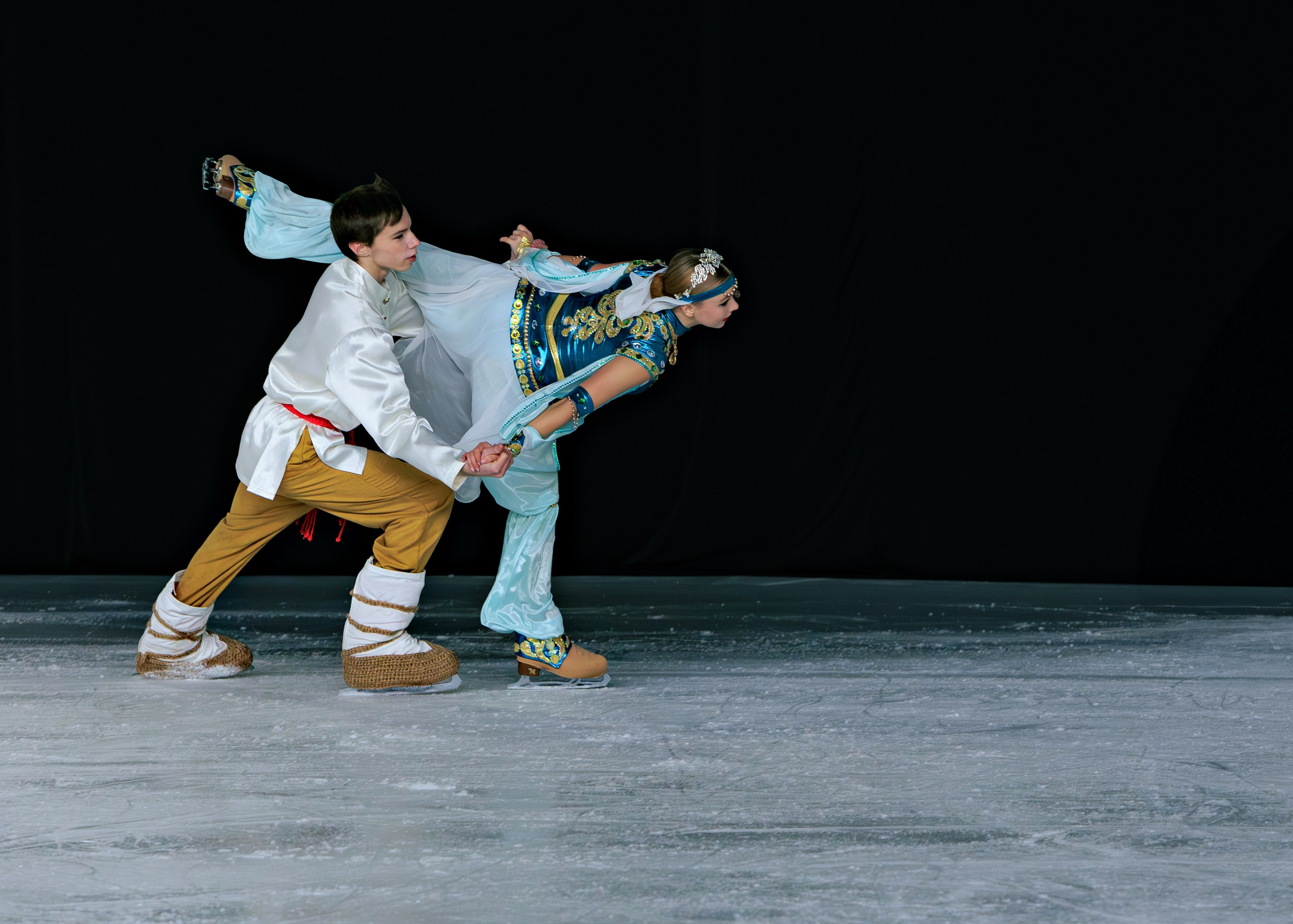 Детский театр на льду «АЛЕКО». Выпускные альбомы и школьный фотограф в Подольске, Троицке, Щербинке, Москве и Московской области