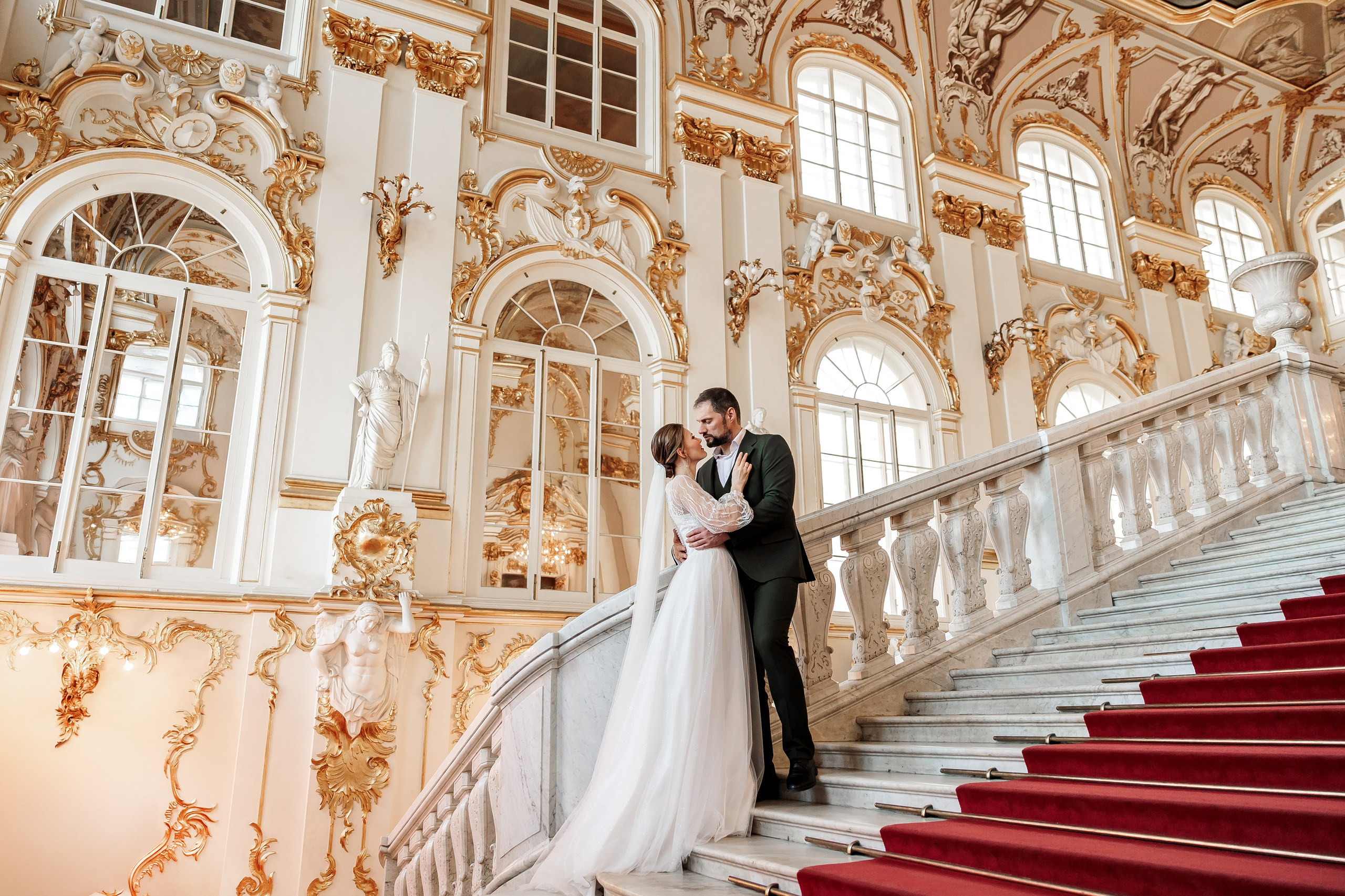 Свадебная фотосессия в Эрмитаже — заказать в Спб