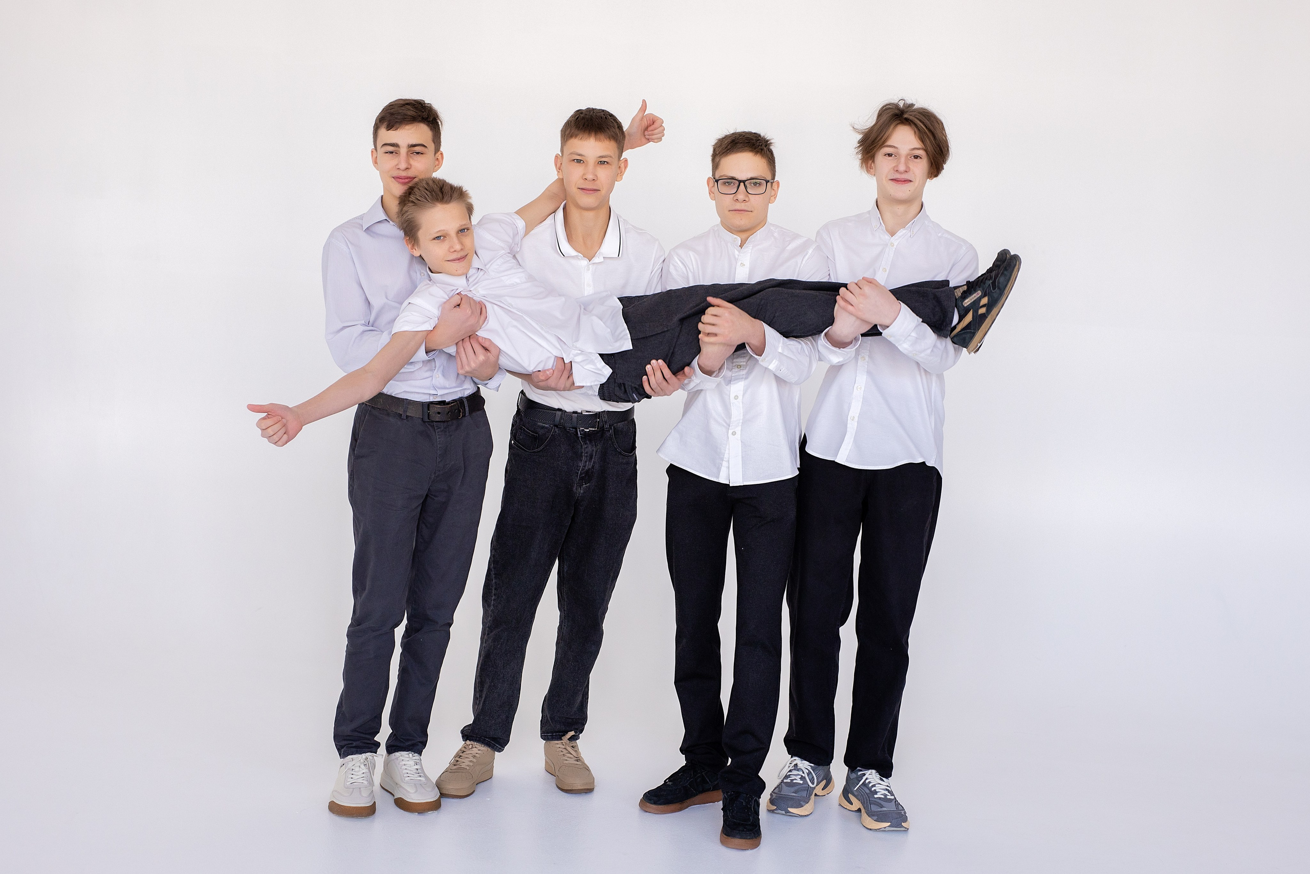 67 школа, 9б класс. Стильный выпускной альбом Владивосток фотограф Вероника Мигачева