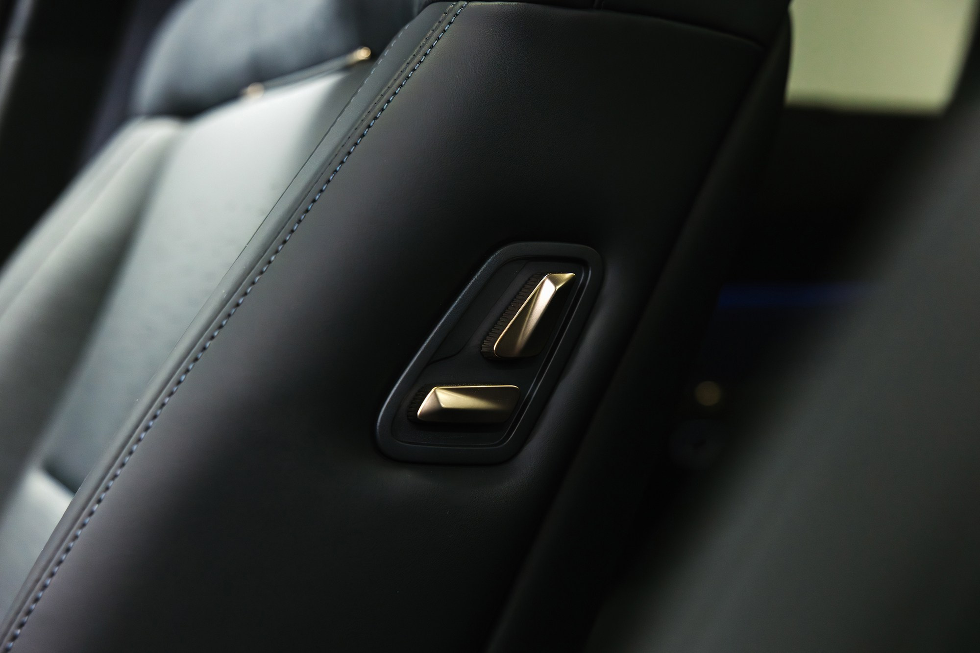 Lynk & Co 900 Ultra 2,0hyb 4WD AT (734 л. с.). Автосалон «Х-Авто»