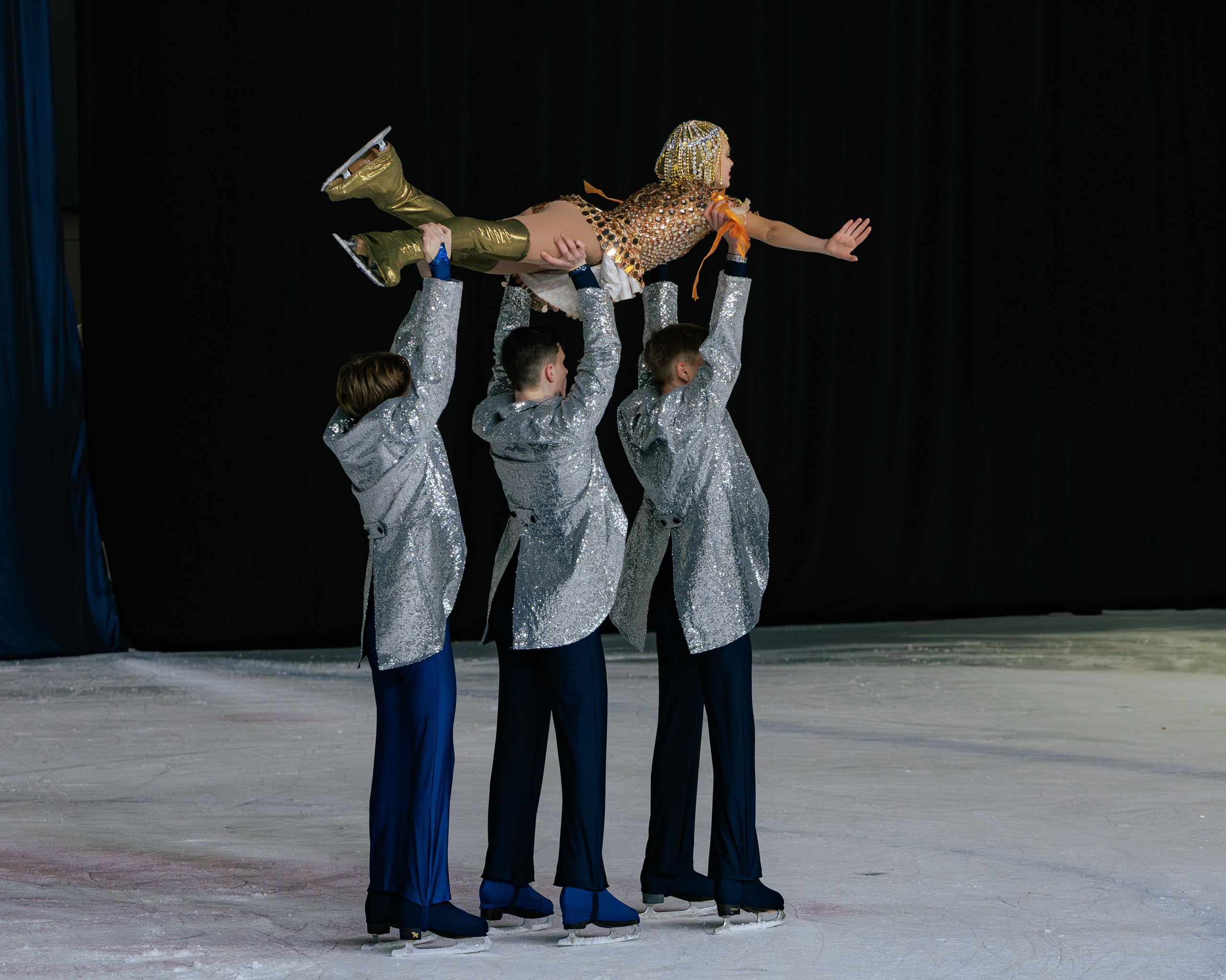 Детский театр на льду «АЛЕКО». Выпускные альбомы и школьный фотограф в Подольске, Троицке, Щербинке, Москве и Московской области