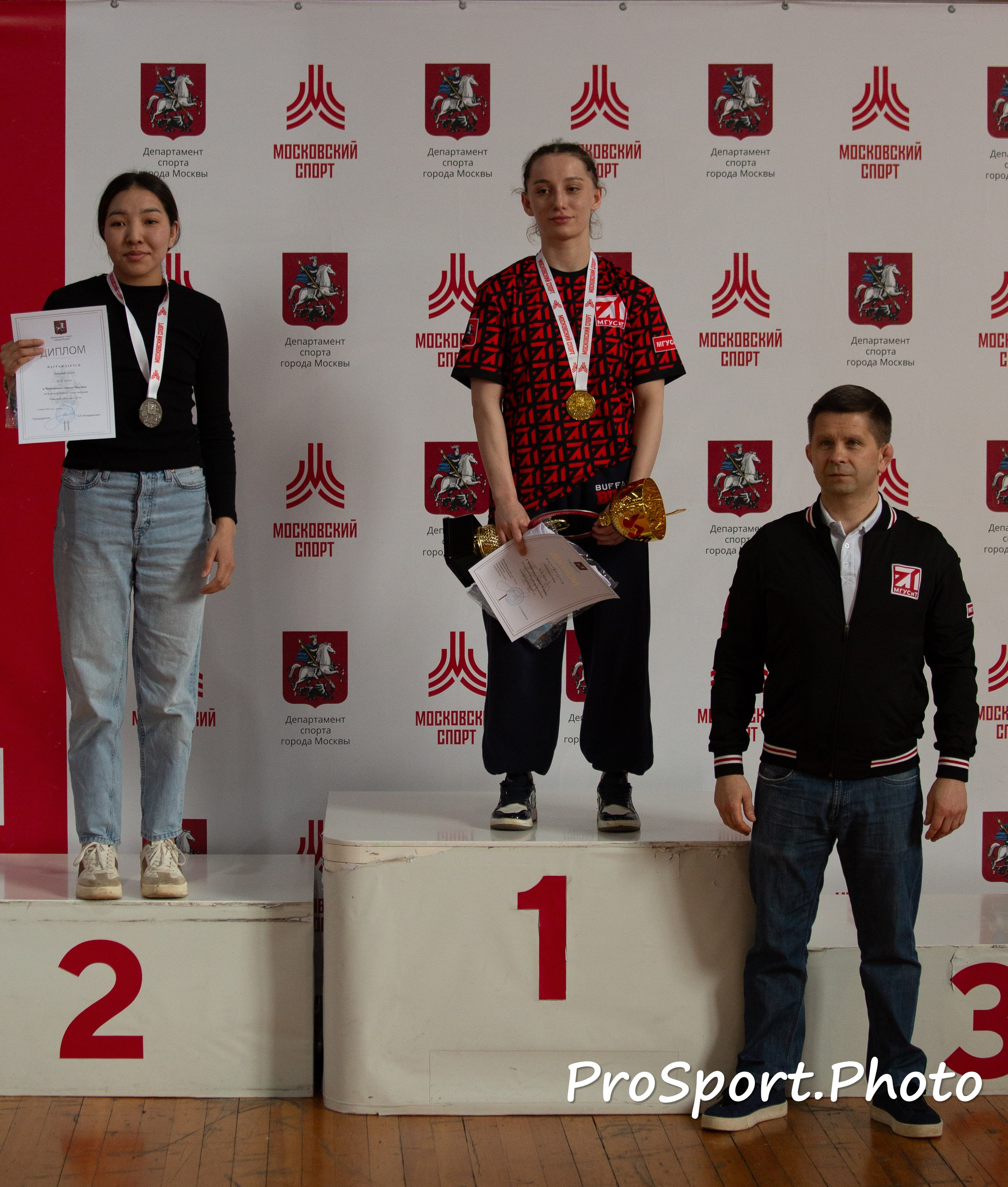 «Спорт через объектив: история в каждом снимке!»