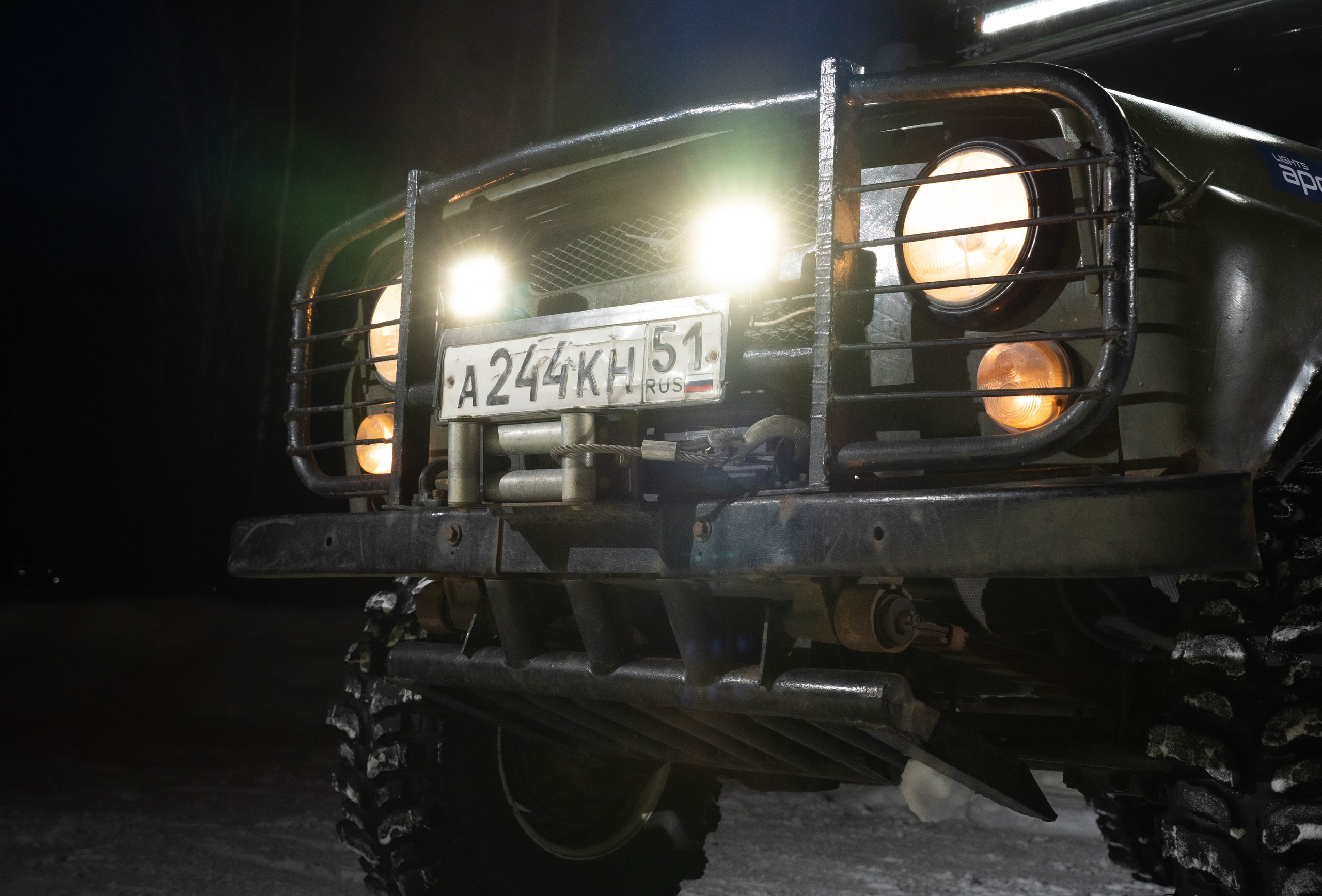 крупный план фар на машине