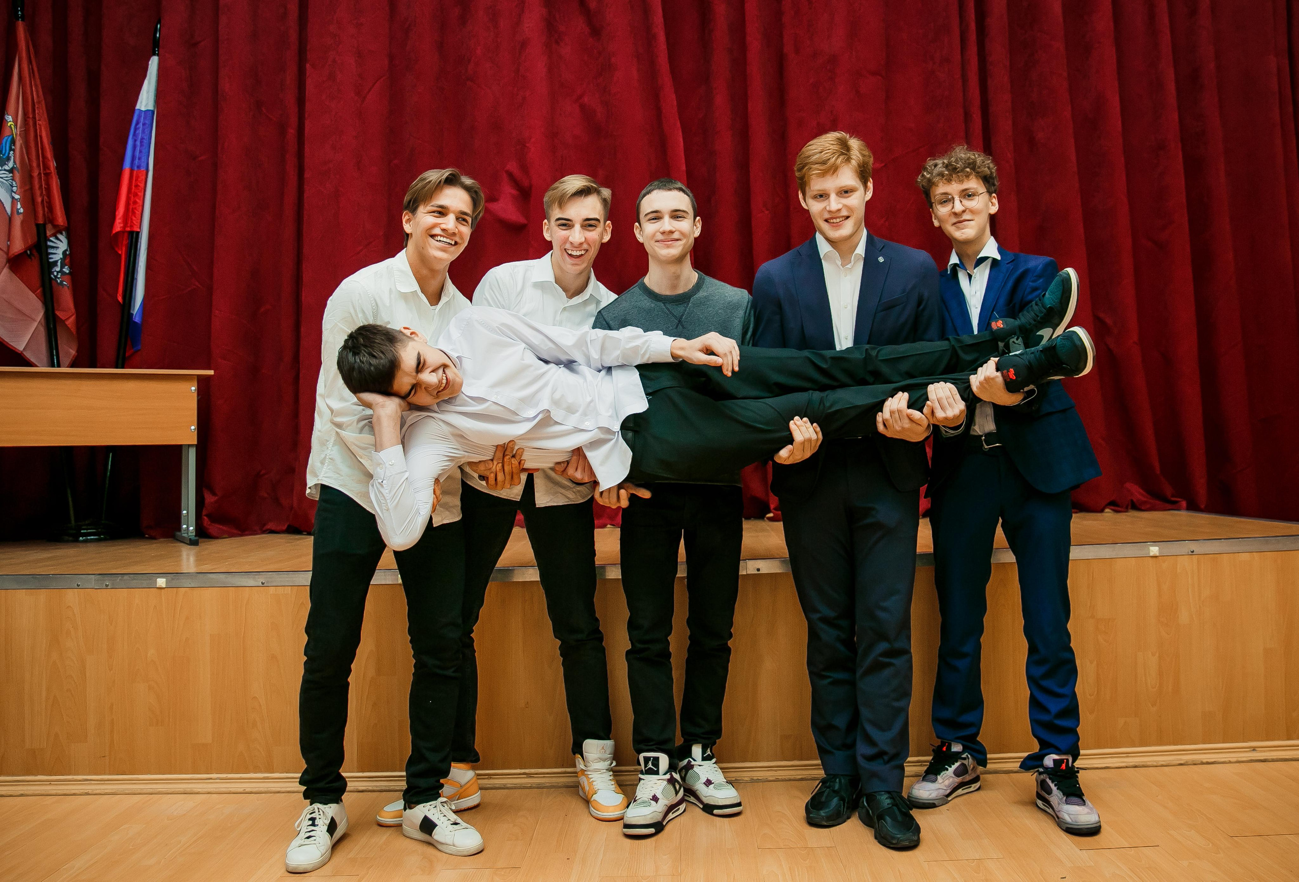 Правила фотосъёмки. Выпускной альбом в Москве и Домодедово Вышка Школьный фотограф