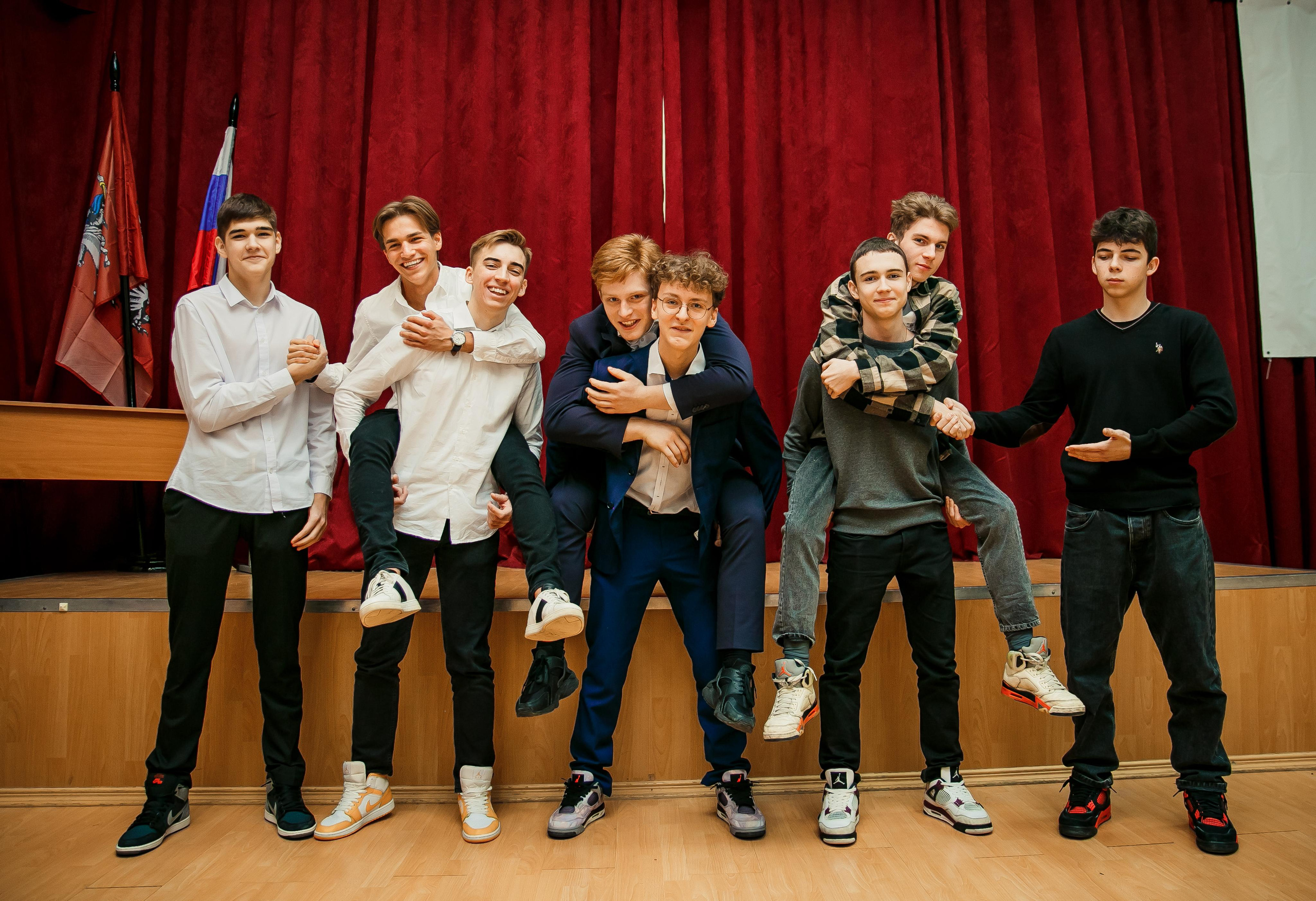 Правила фотосъёмки. Выпускной альбом в Москве и Домодедово Вышка Школьный фотограф