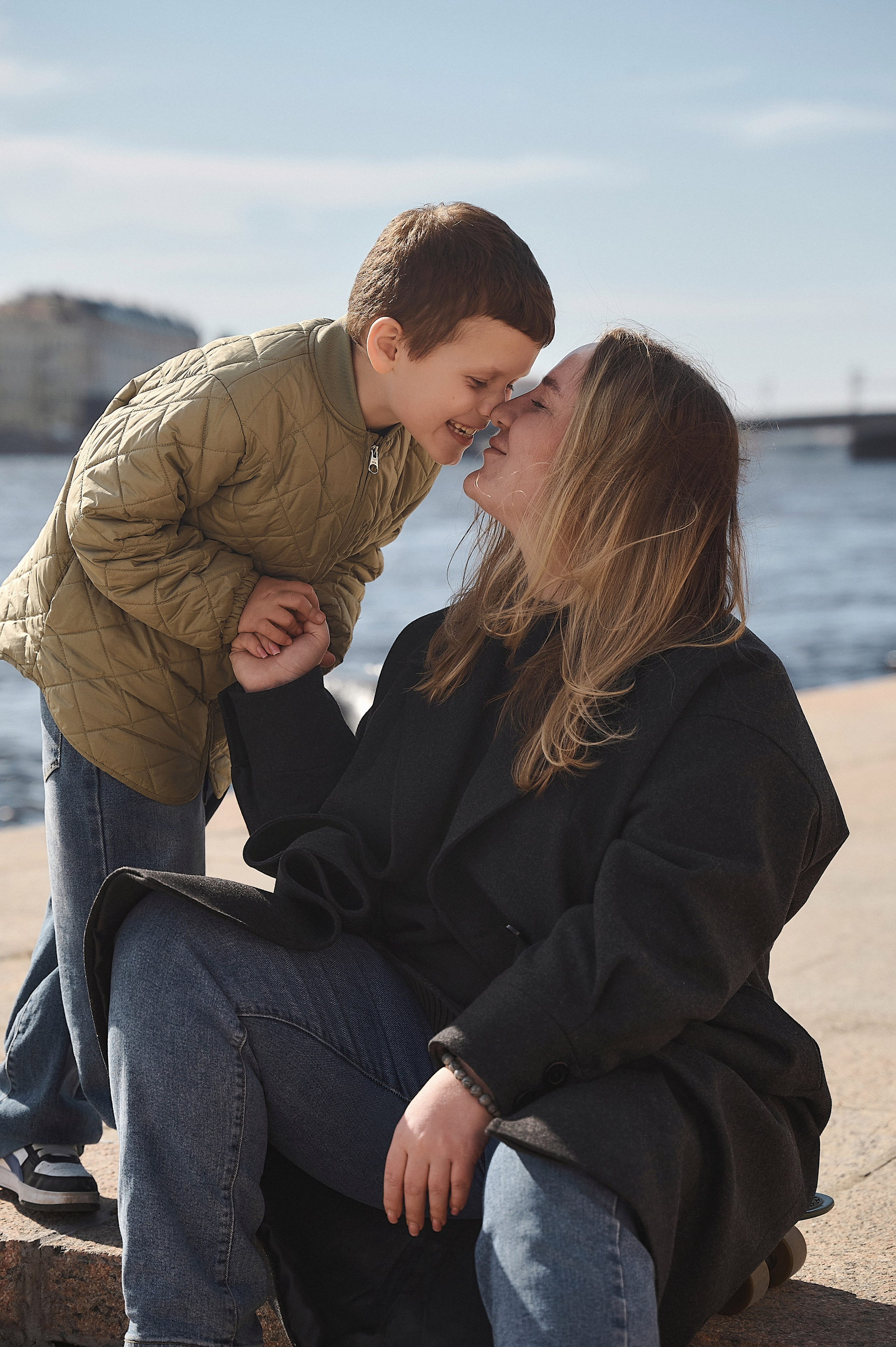 Весенняя прогулка на набережной. Семейный и детский фотограф Катерина Рожкова
