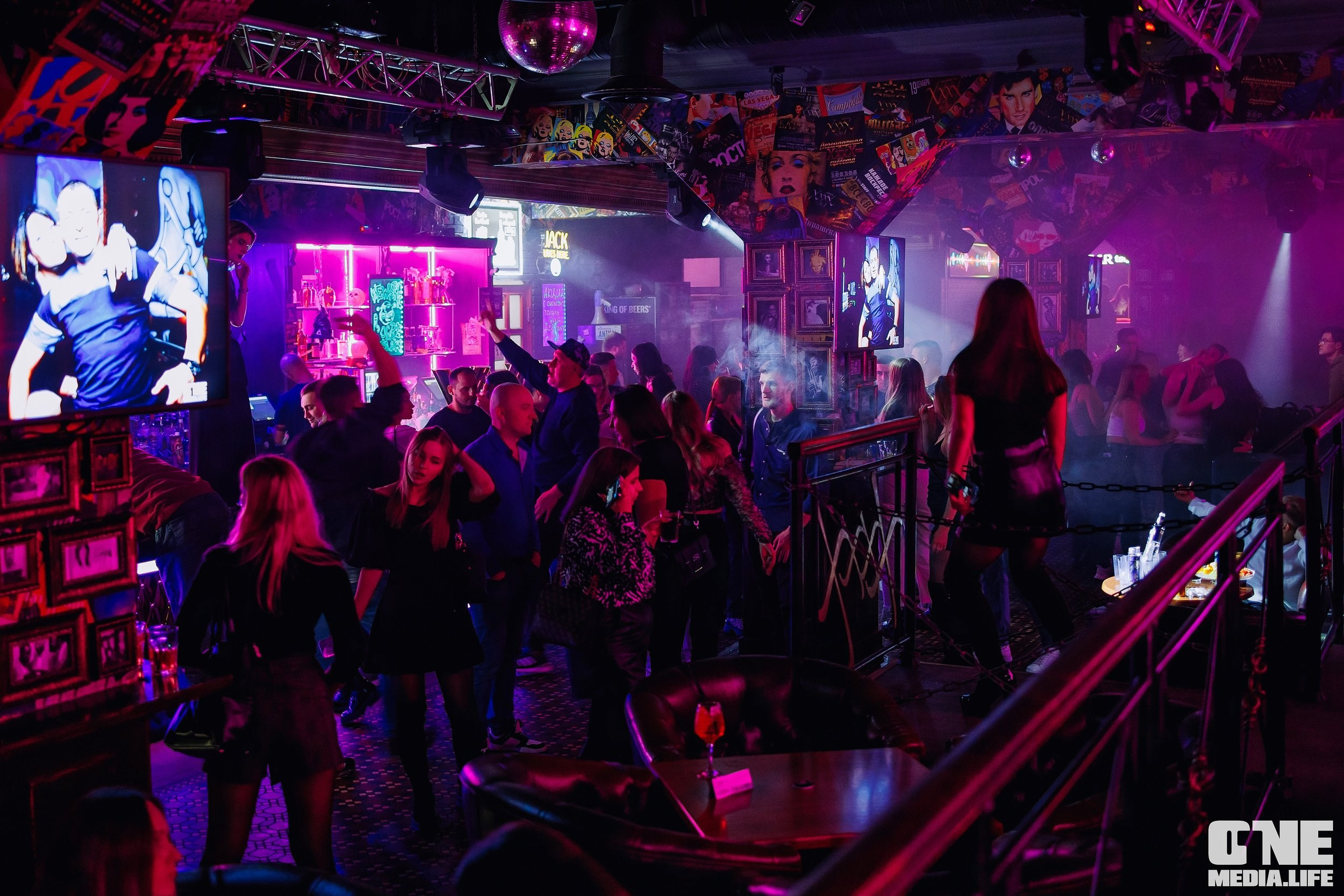 Фоторепортаж из бара XxxX. One Media Life: фоторепортажи, фотоотчеты с мероприятий и заведений