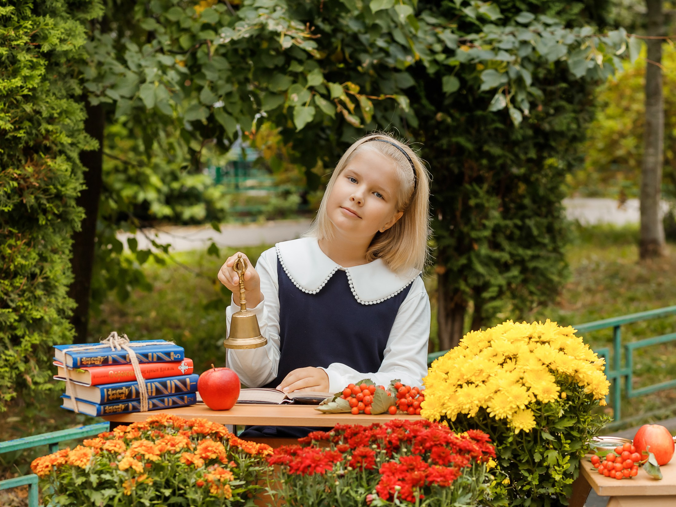 Подготовка к осеннему фотопроекту на улице для начальных классов. Выпускные альбомы в Мытищи Москве и Московской области