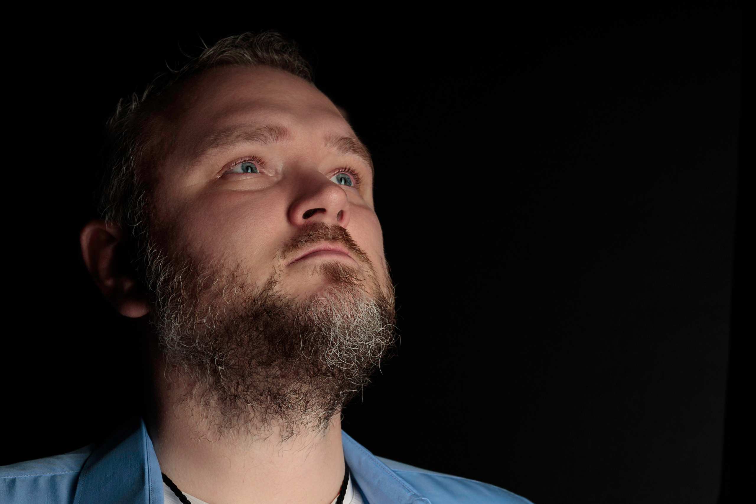 ФОТОГРАФ РАДОСТИ Фотосессия в студии СПб. Портретный фотограф — Юрий Торлопов