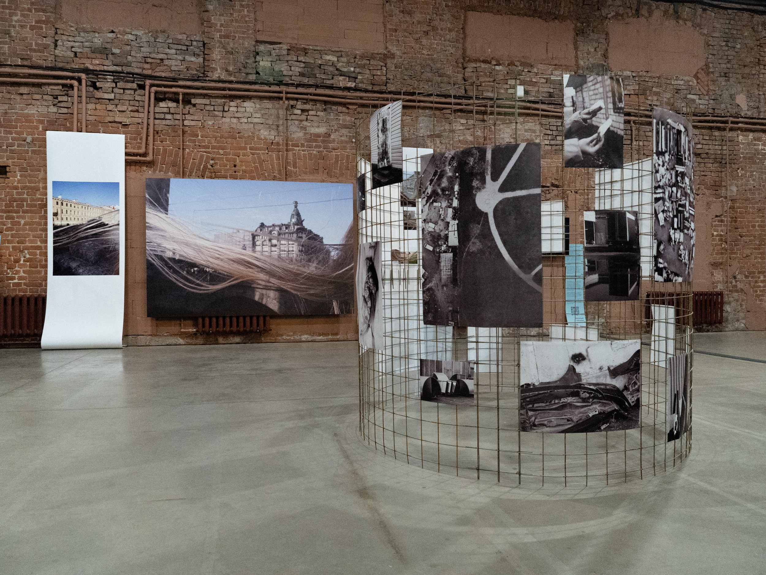 Инсталляция «Границы видимого» в рамках групповой выставки «Как встретиться с людьми?», Брусницын холл, 2025. Главная