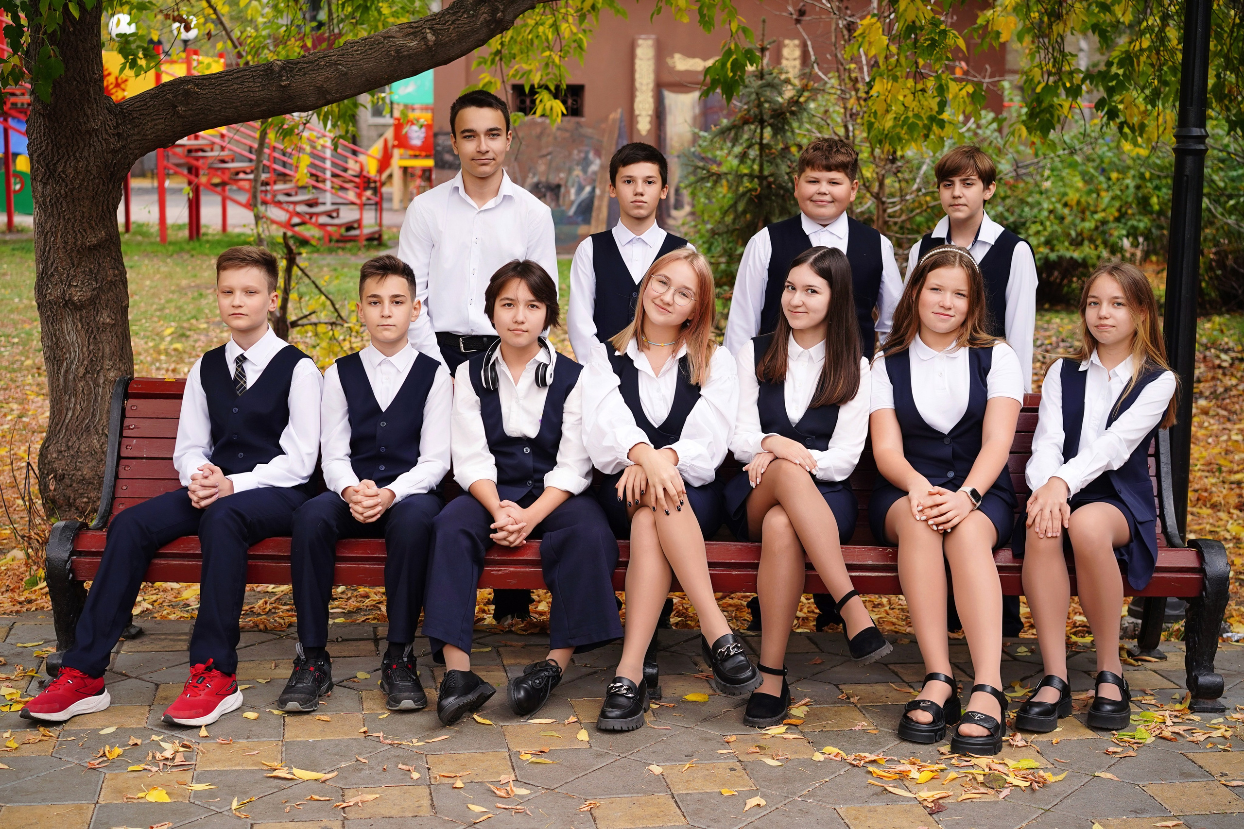 Виньетка + портреты. GOTRA — выпускные альбомы в Тюмени