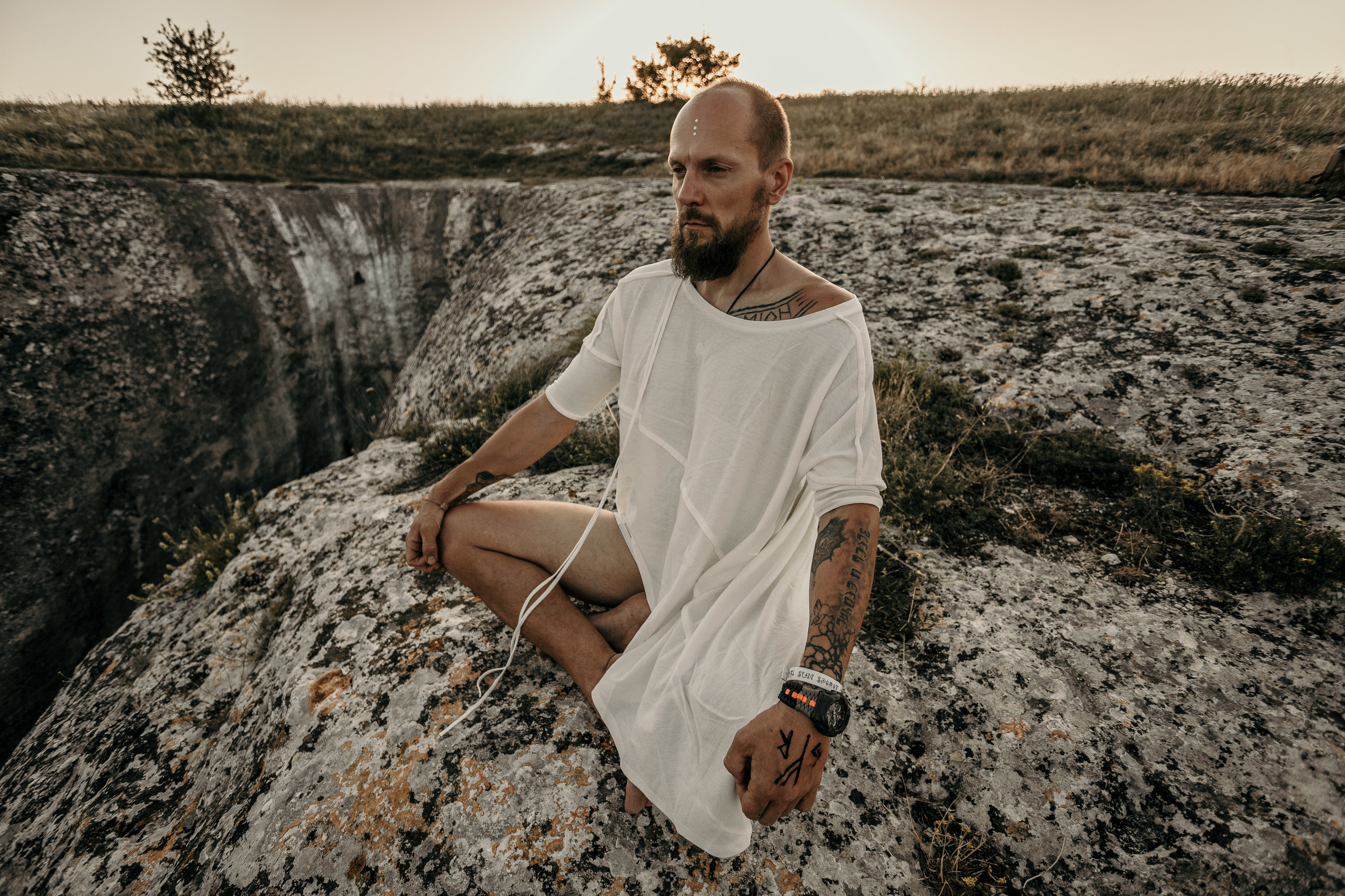 … conceptual photography of women's clothing. Екатерина Дымова. Фотограф. Автор проекта «Белый Ветер»